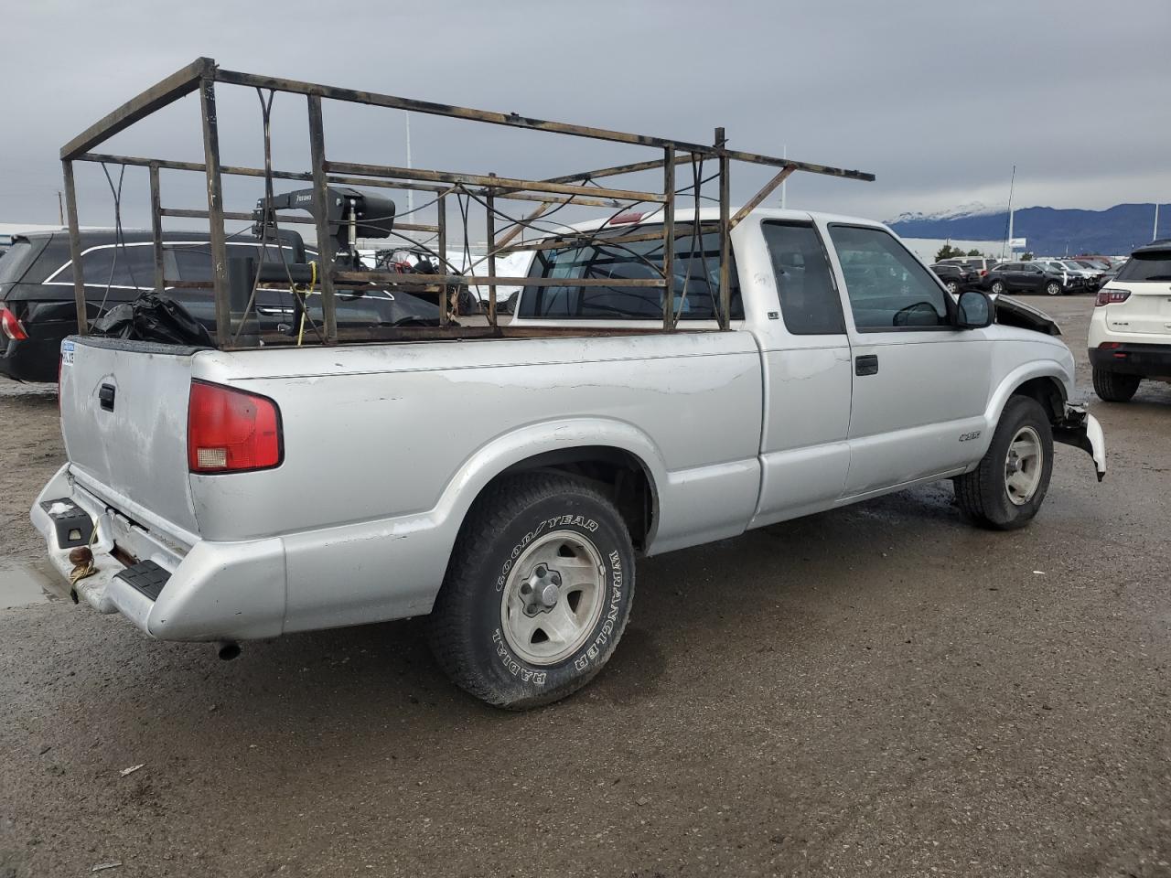 Photo 2 VIN: 1GCCS1949S8250988 - CHEVROLET S-10 PICKUP 