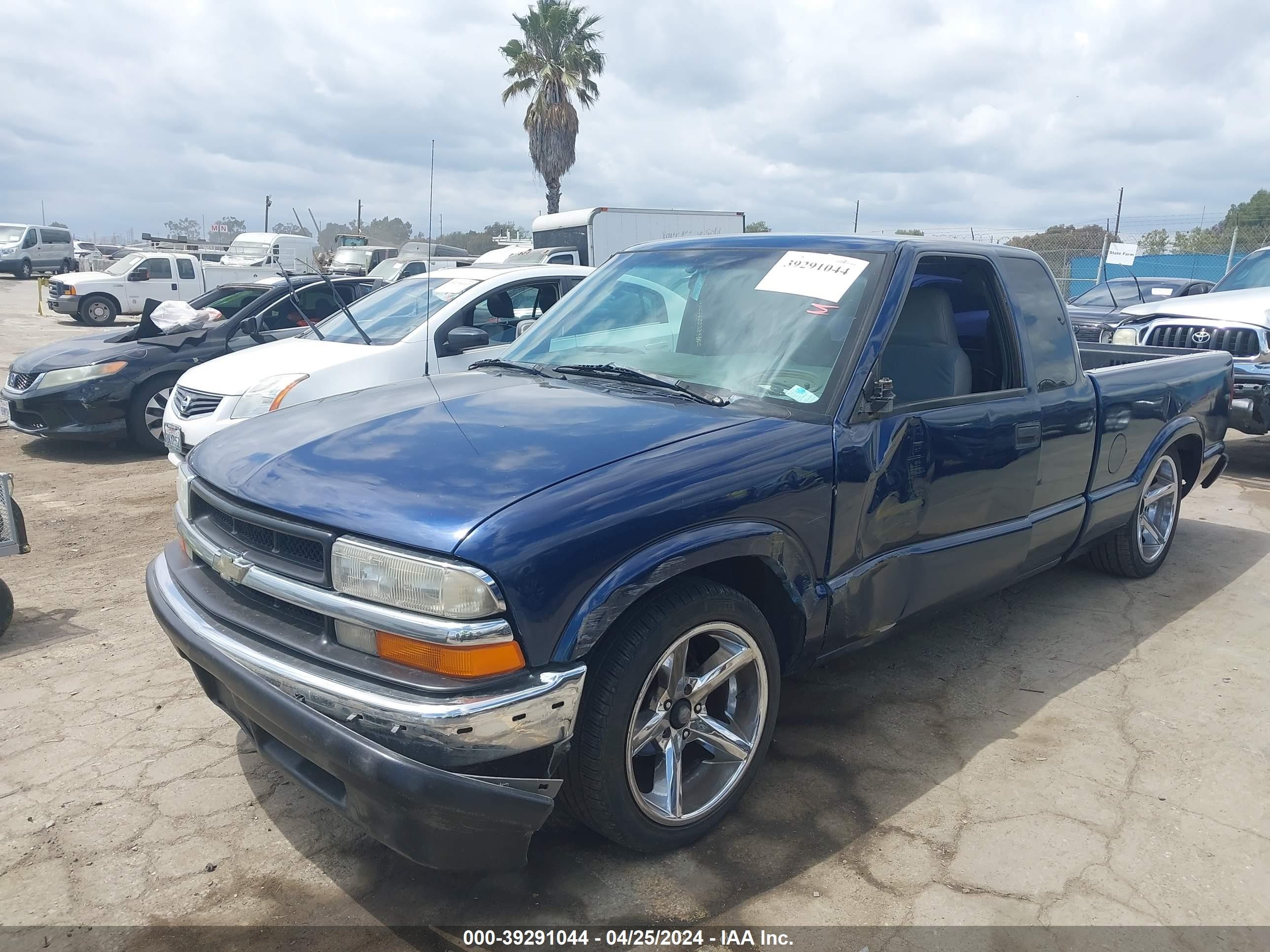 Photo 1 VIN: 1GCCS195118199705 - CHEVROLET S-10 PICKUP 