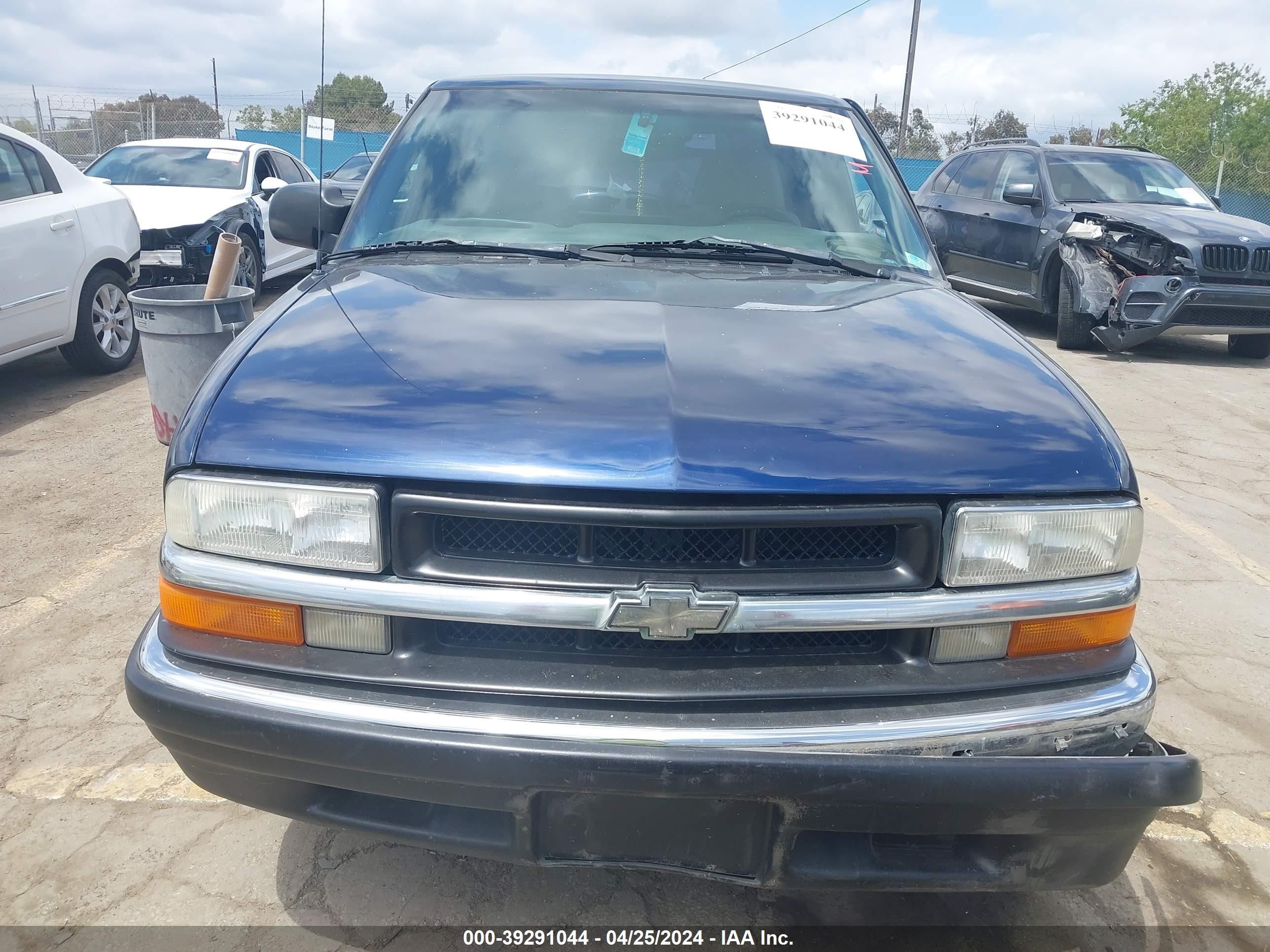 Photo 11 VIN: 1GCCS195118199705 - CHEVROLET S-10 PICKUP 