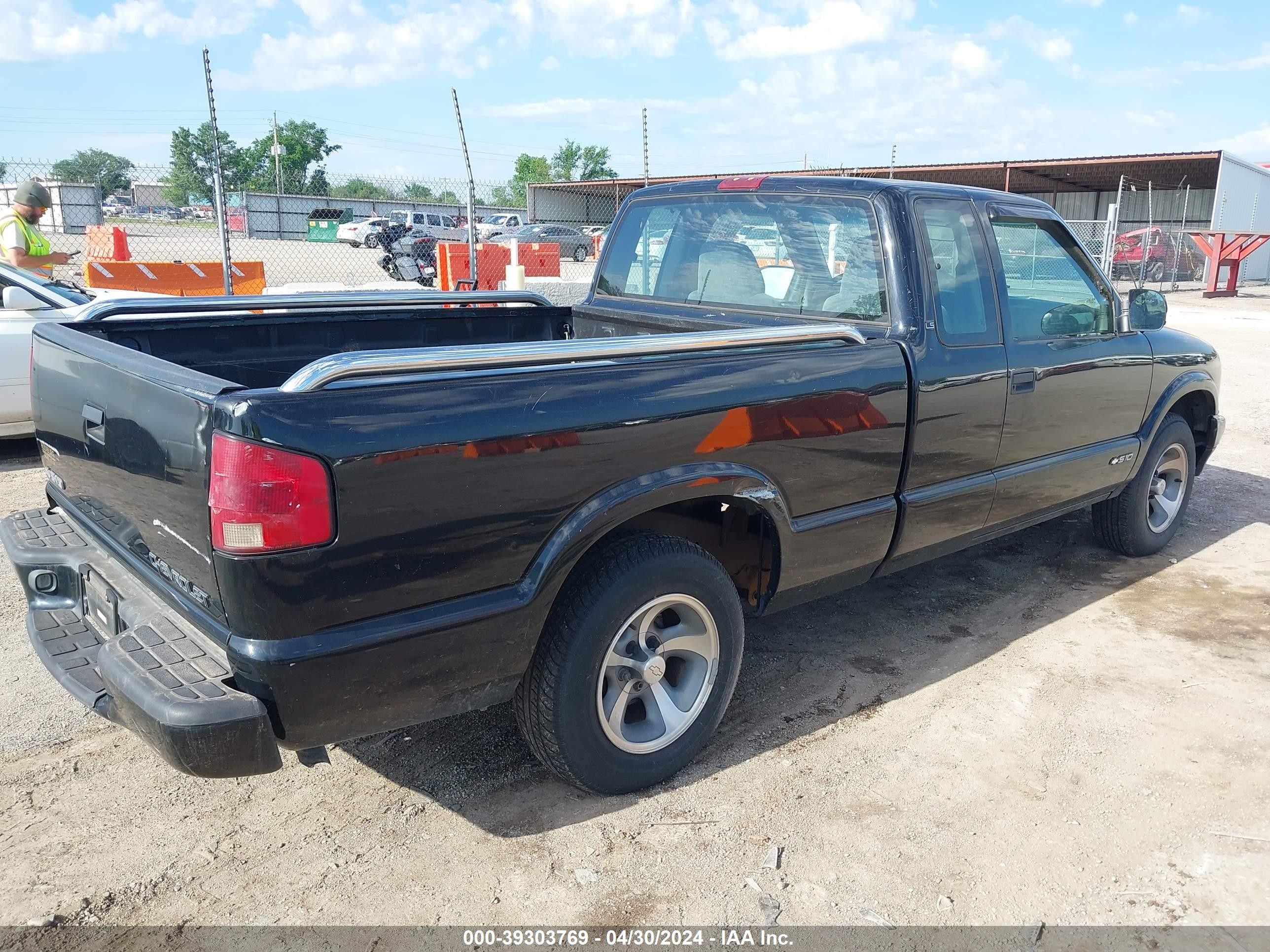 Photo 3 VIN: 1GCCS19511K101162 - CHEVROLET S-10 PICKUP 