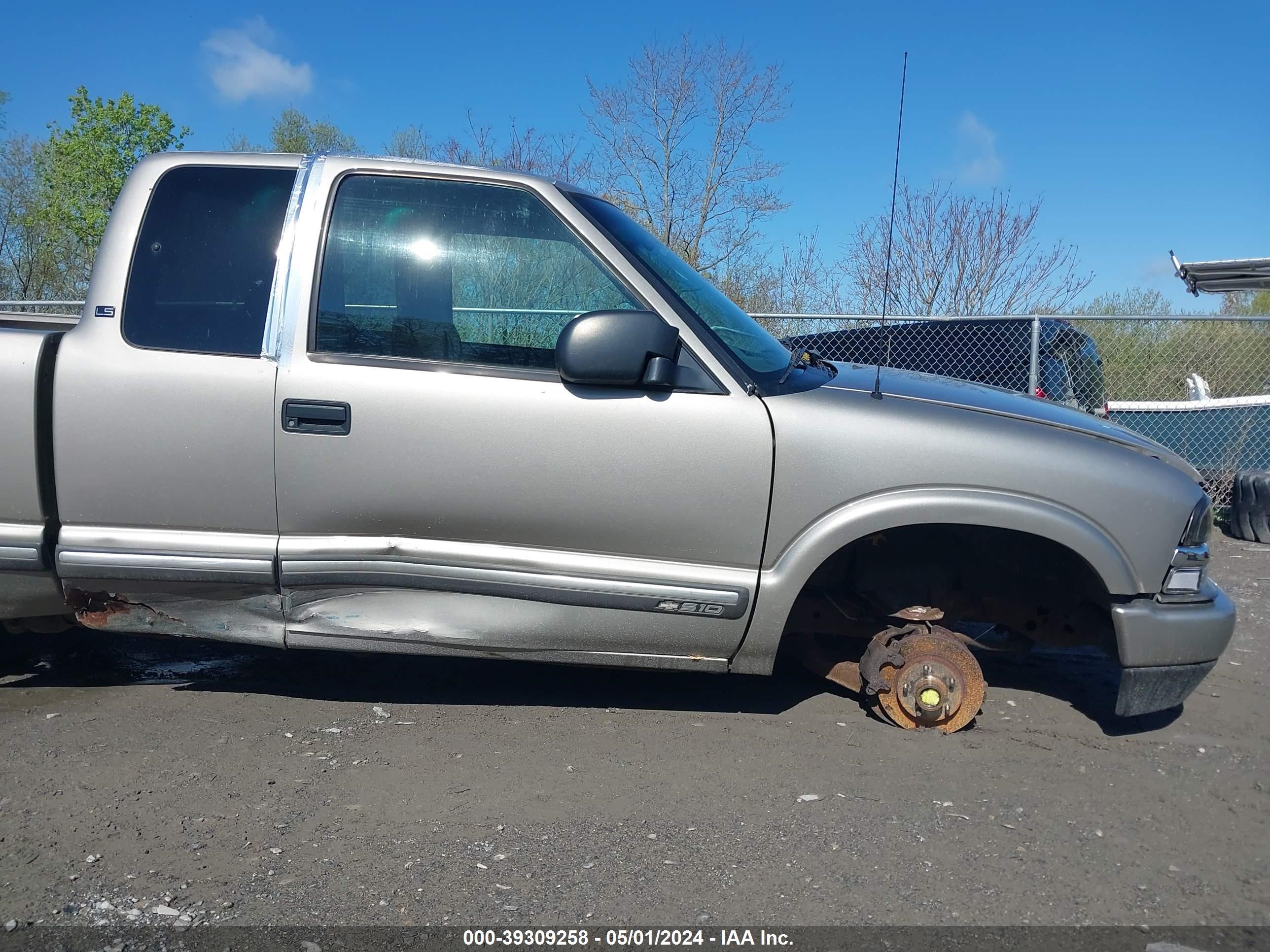 Photo 11 VIN: 1GCCS195718135717 - CHEVROLET S-10 PICKUP 