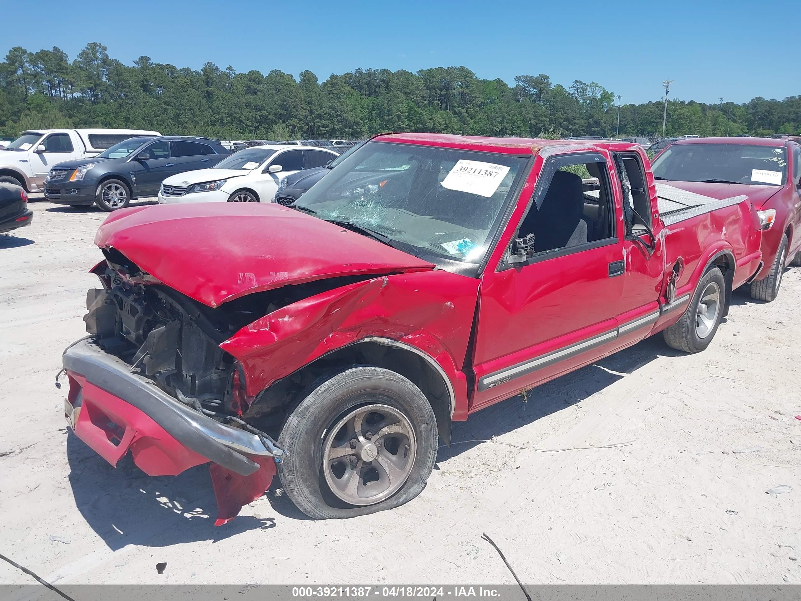 Photo 1 VIN: 1GCCS195728208585 - CHEVROLET S-10 PICKUP 