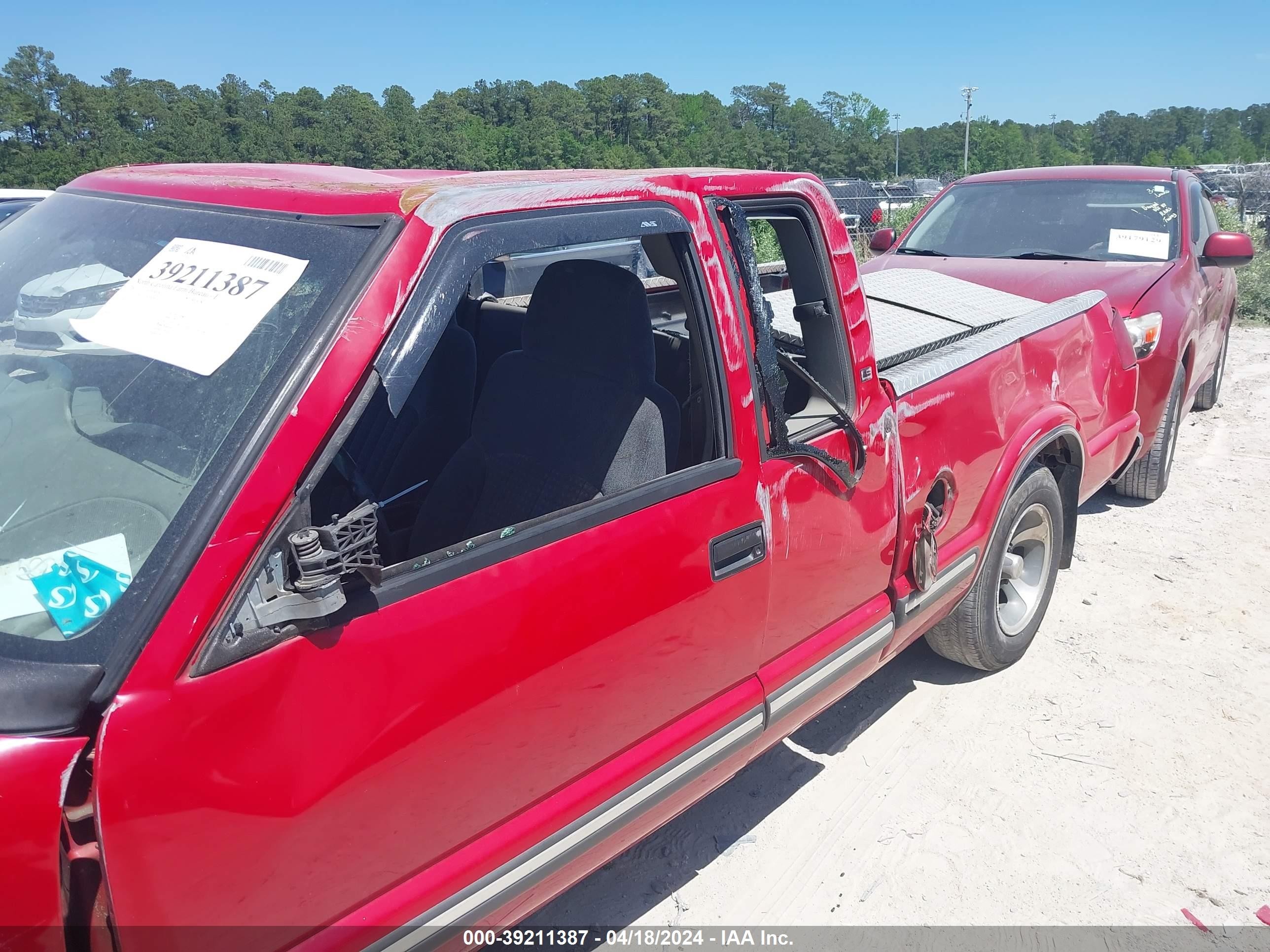 Photo 12 VIN: 1GCCS195728208585 - CHEVROLET S-10 PICKUP 