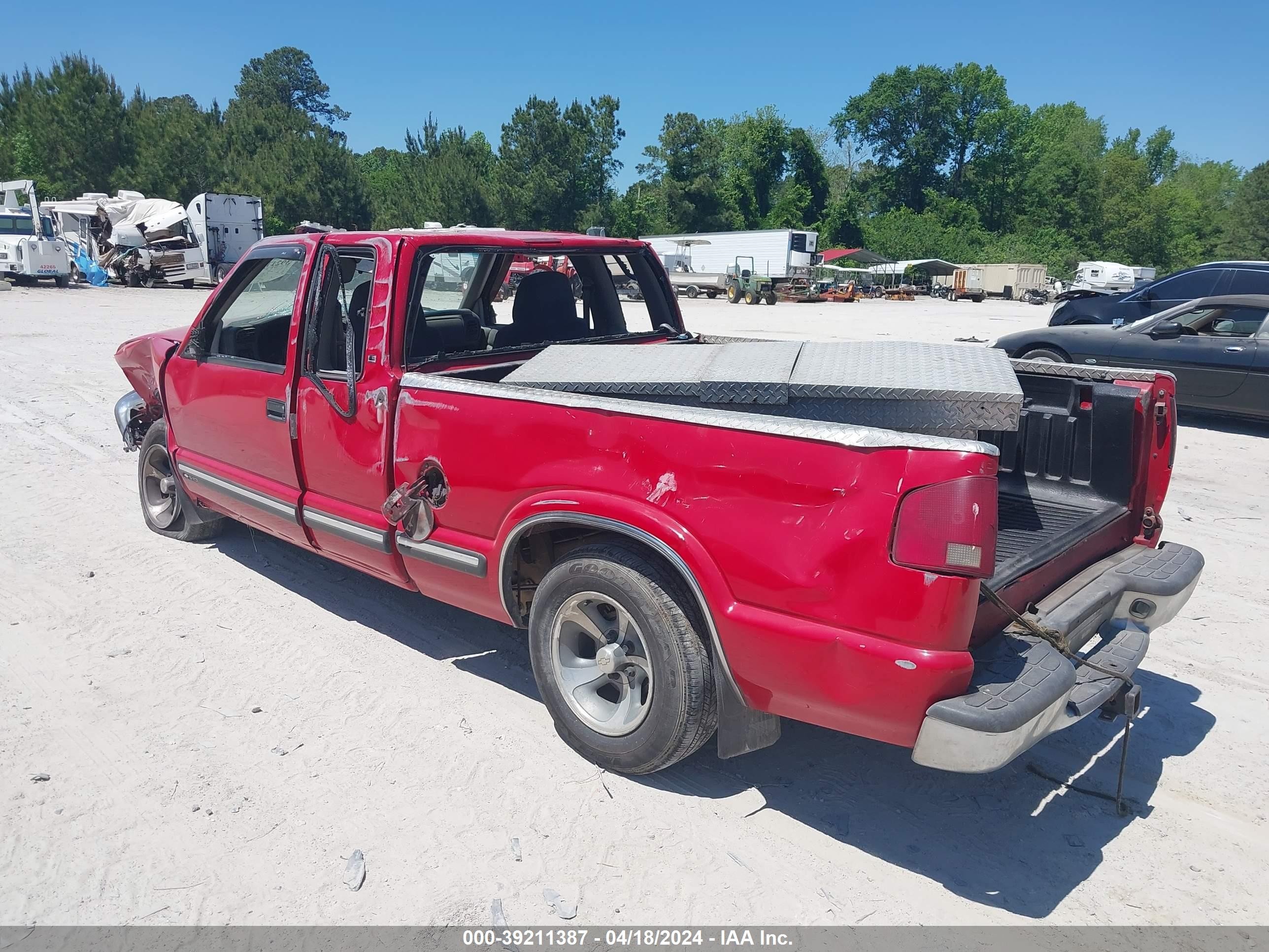 Photo 2 VIN: 1GCCS195728208585 - CHEVROLET S-10 PICKUP 