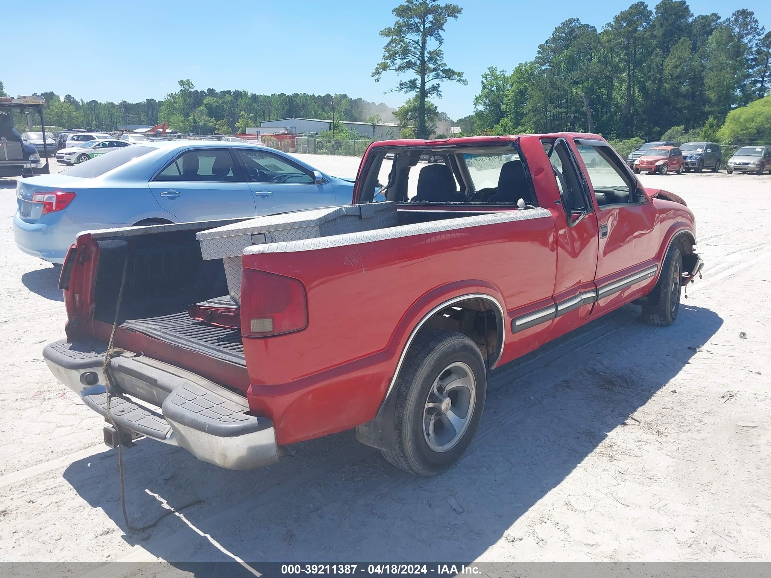 Photo 3 VIN: 1GCCS195728208585 - CHEVROLET S-10 PICKUP 