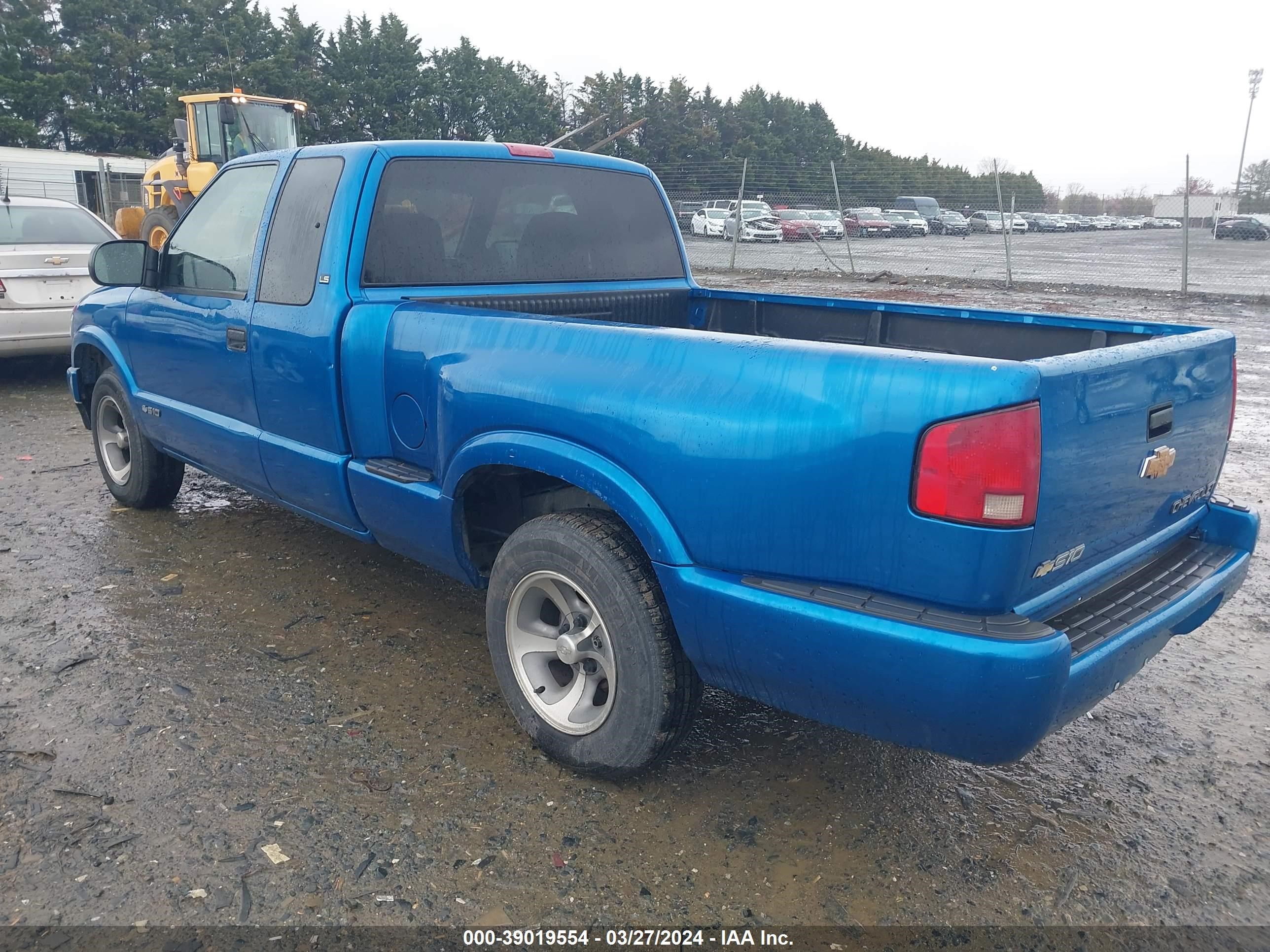 Photo 2 VIN: 1GCCS1959Y8211982 - CHEVROLET S-10 PICKUP 