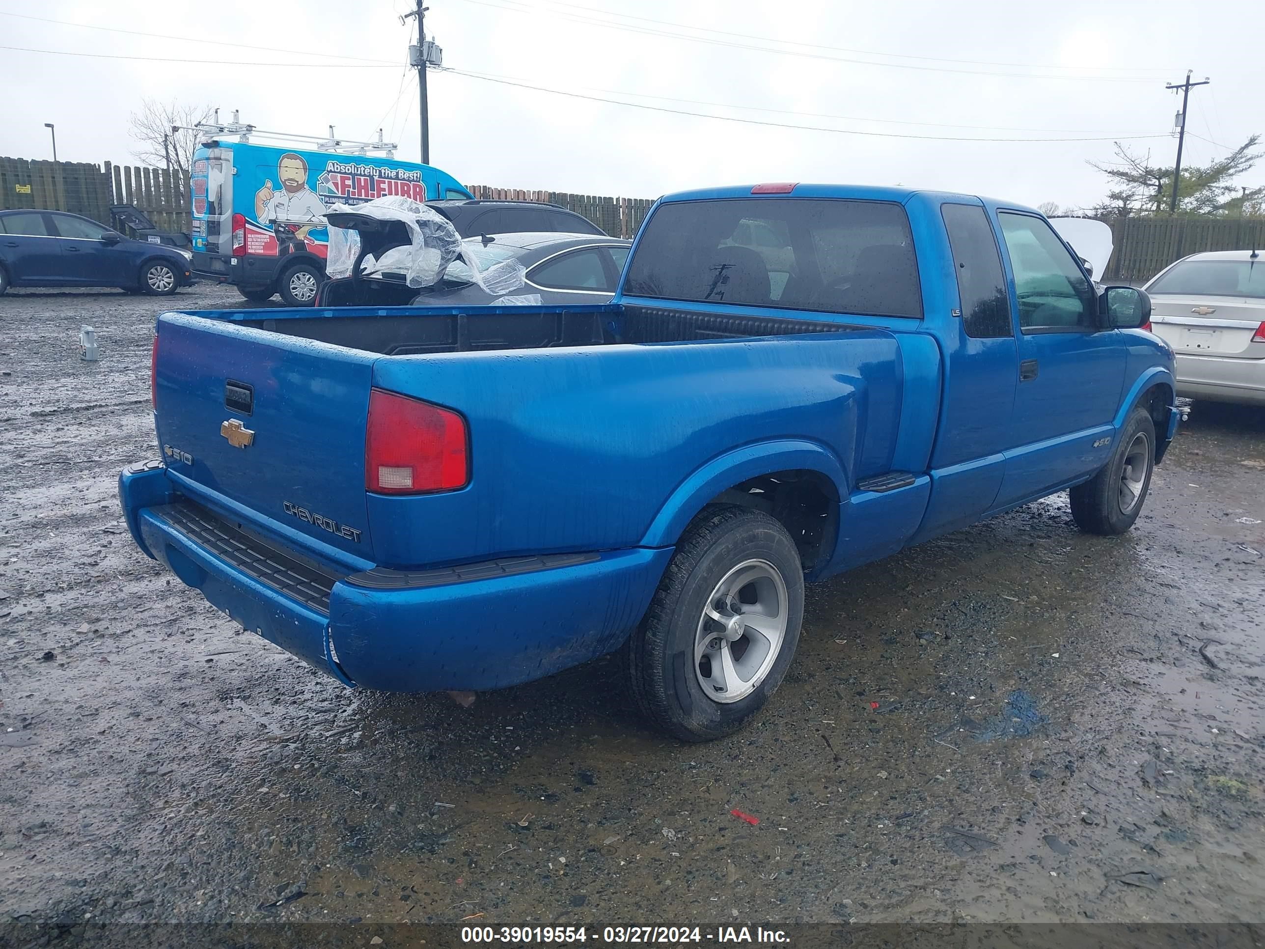 Photo 3 VIN: 1GCCS1959Y8211982 - CHEVROLET S-10 PICKUP 