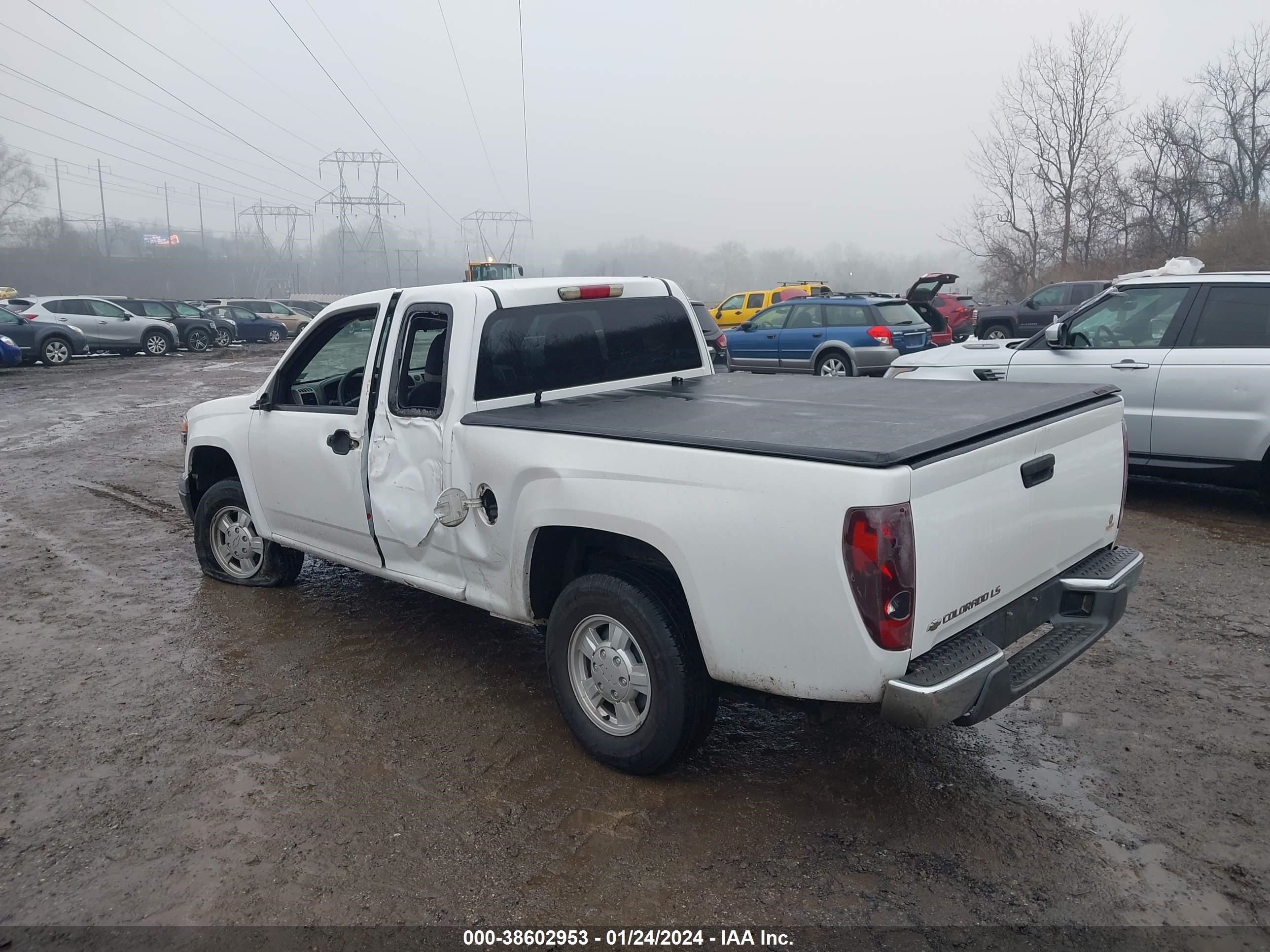 Photo 2 VIN: 1GCCS196X48189896 - CHEVROLET COLORADO 