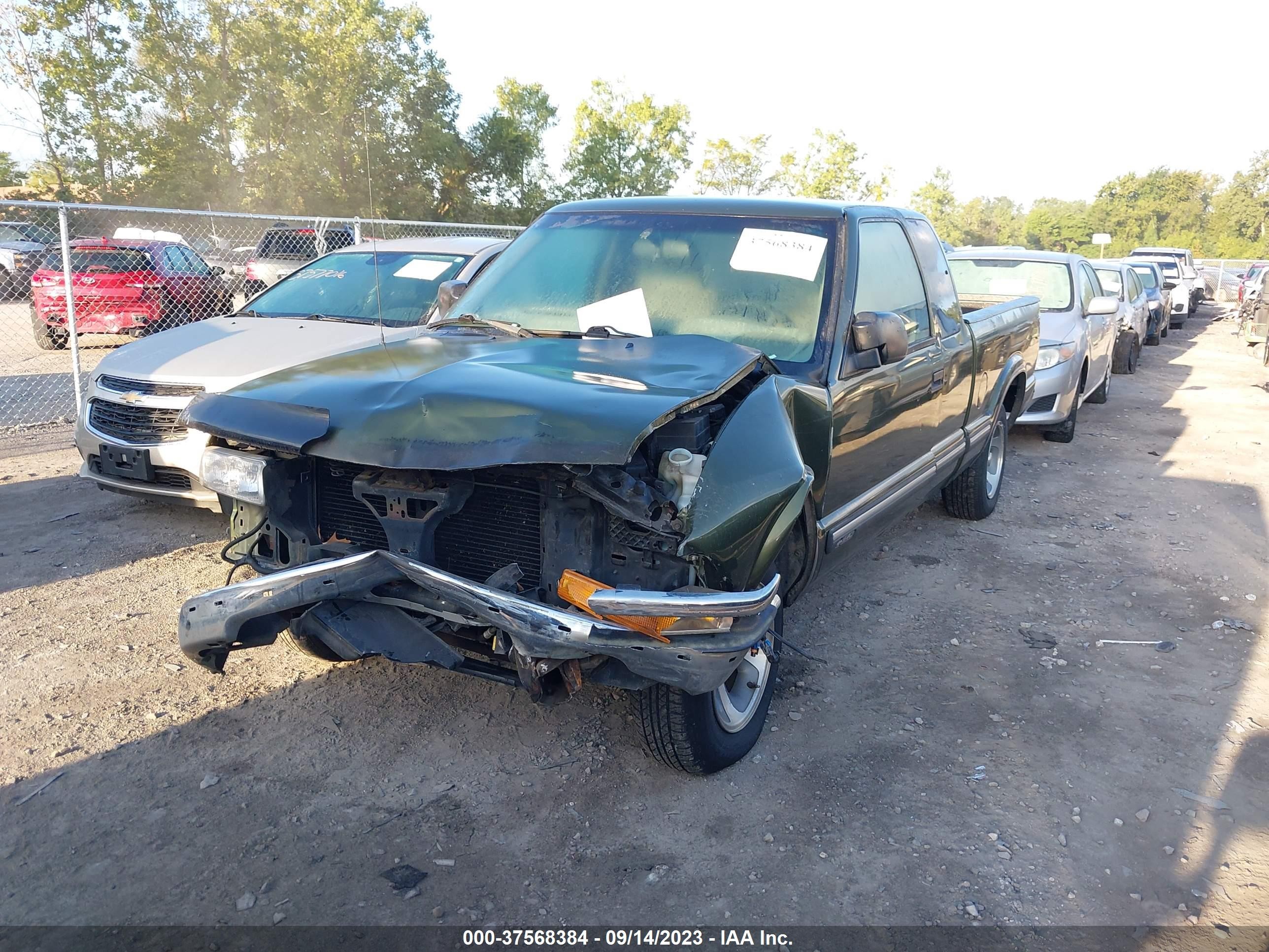 Photo 1 VIN: 1GCCS19W01K175889 - CHEVROLET S-10 PICKUP 