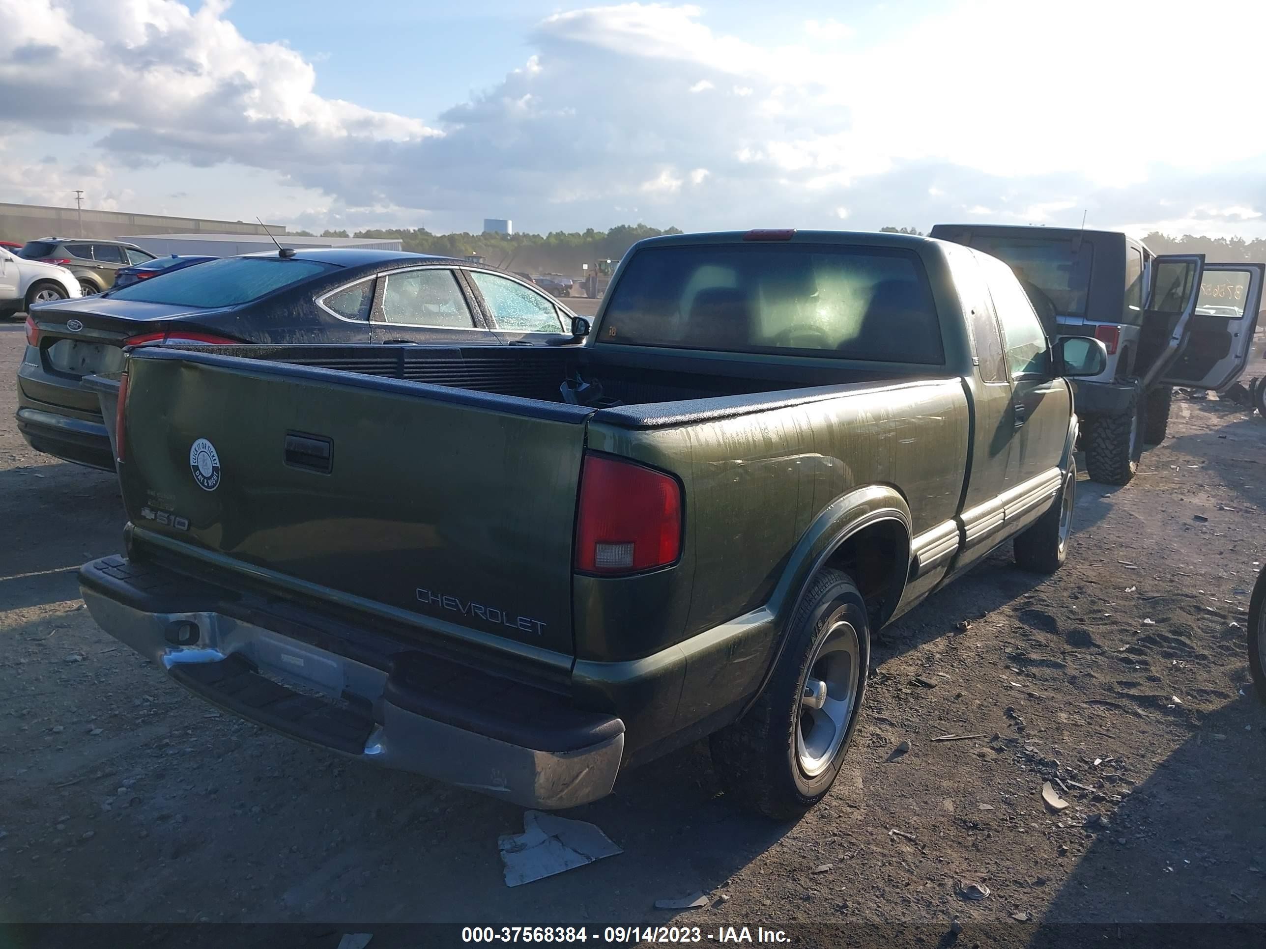 Photo 3 VIN: 1GCCS19W01K175889 - CHEVROLET S-10 PICKUP 