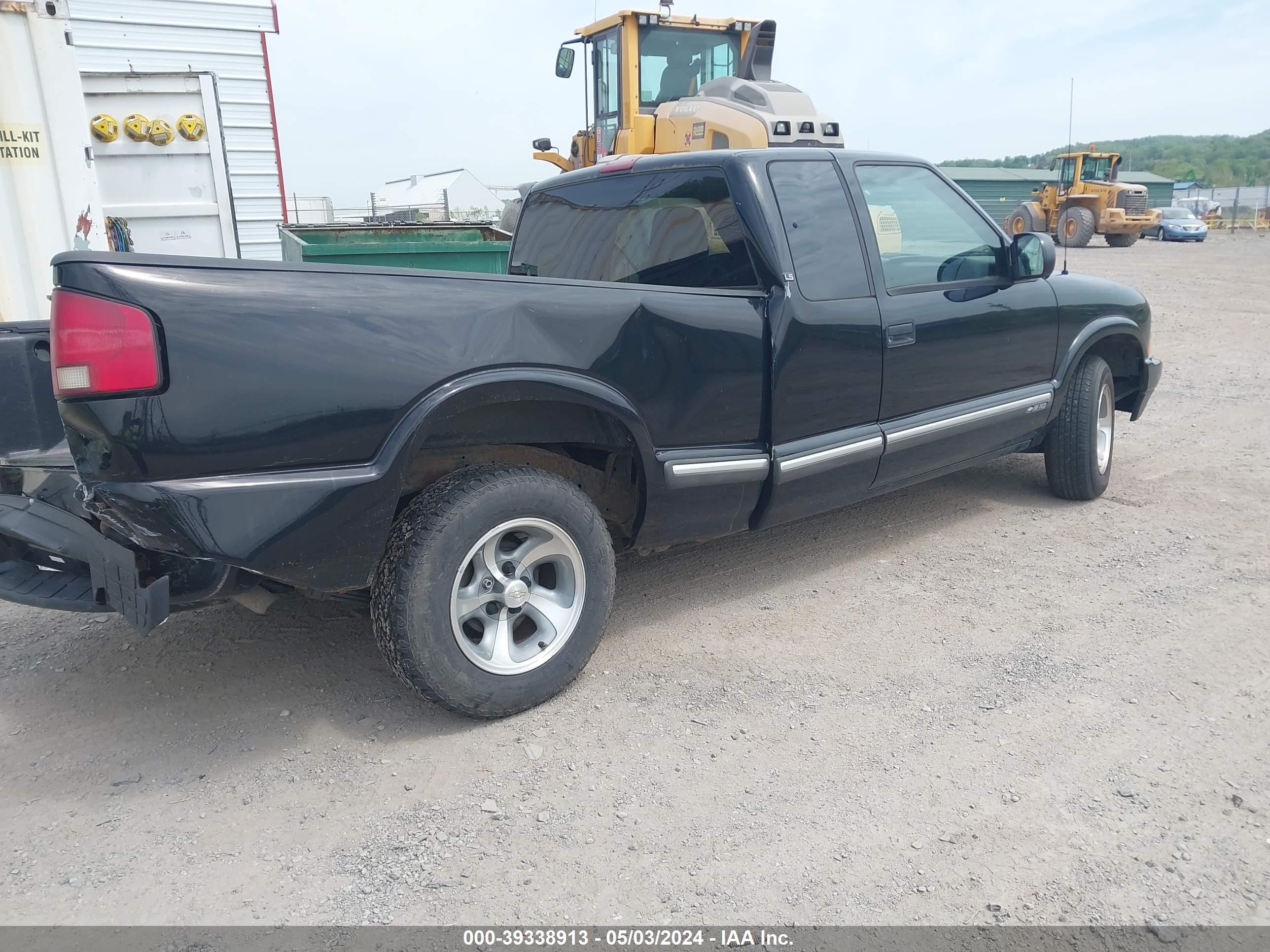 Photo 3 VIN: 1GCCS19W318184633 - CHEVROLET S-10 PICKUP 