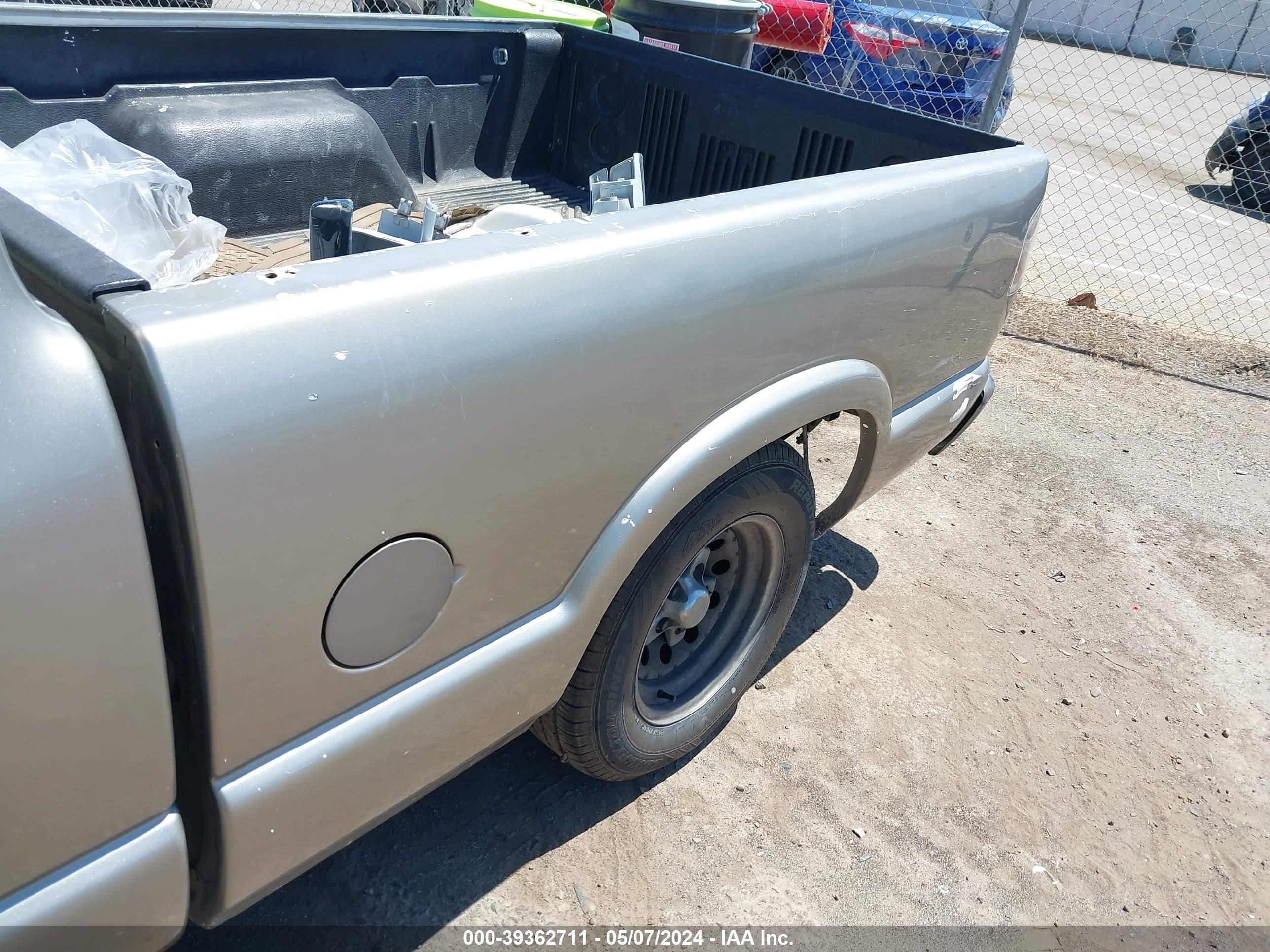 Photo 13 VIN: 1GCCS19W418237792 - CHEVROLET S-10 PICKUP 