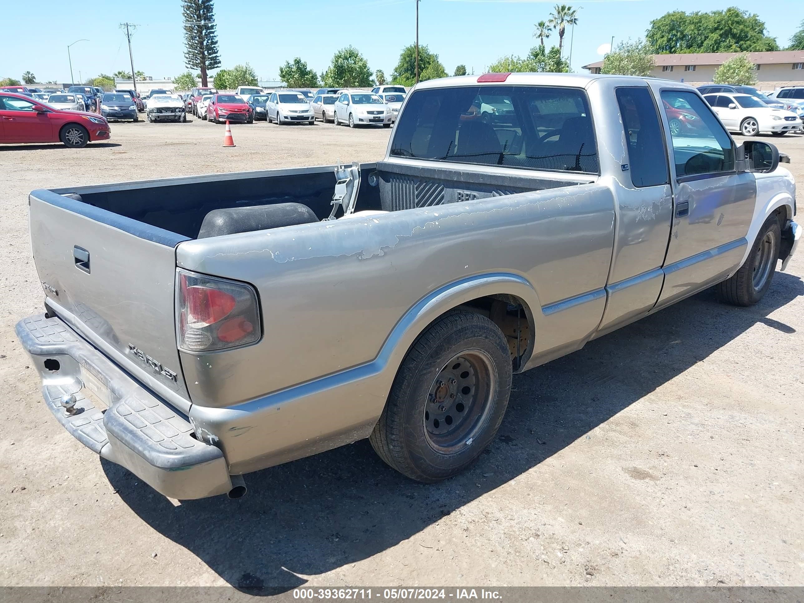 Photo 15 VIN: 1GCCS19W418237792 - CHEVROLET S-10 PICKUP 