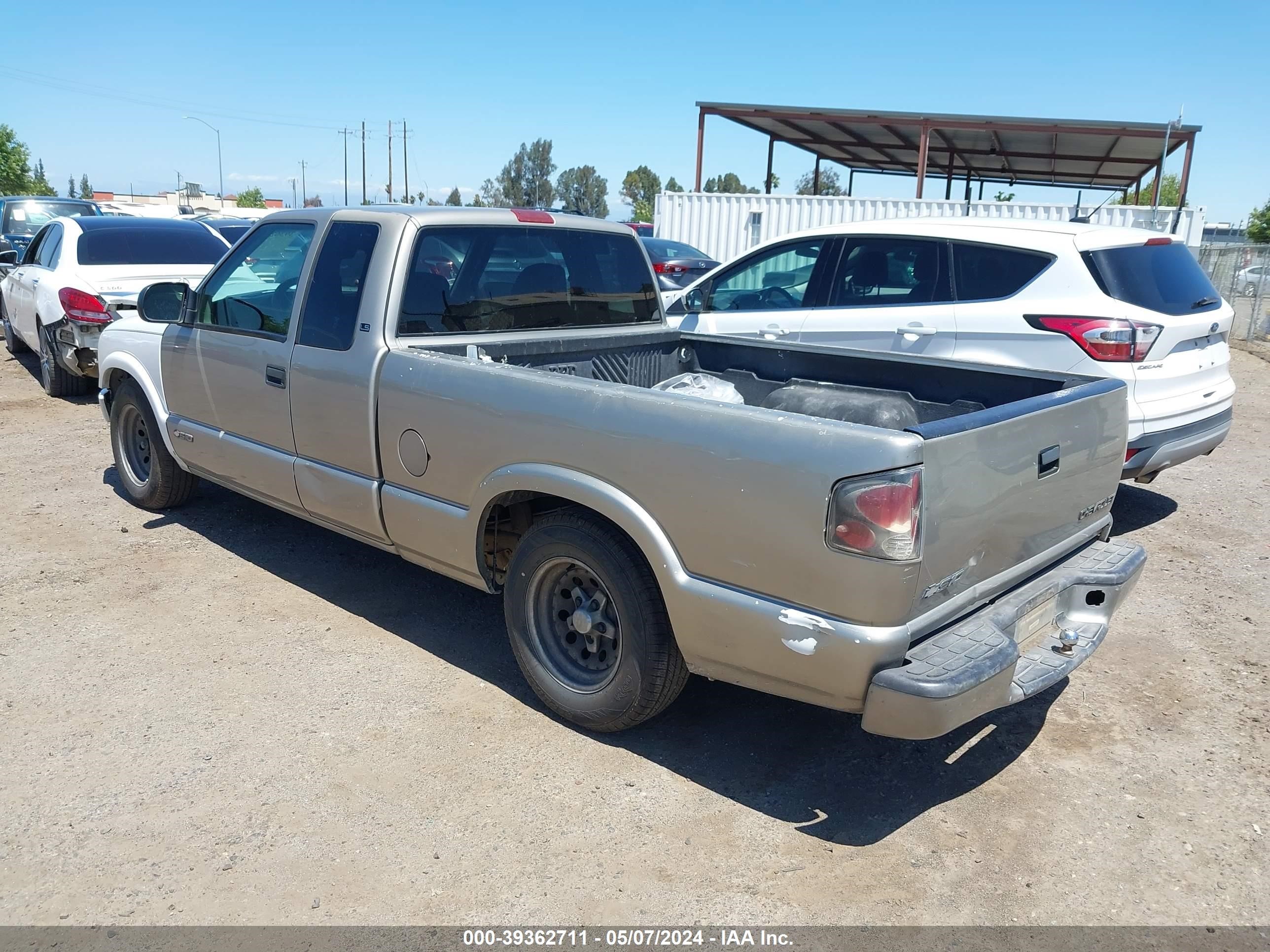 Photo 2 VIN: 1GCCS19W418237792 - CHEVROLET S-10 PICKUP 