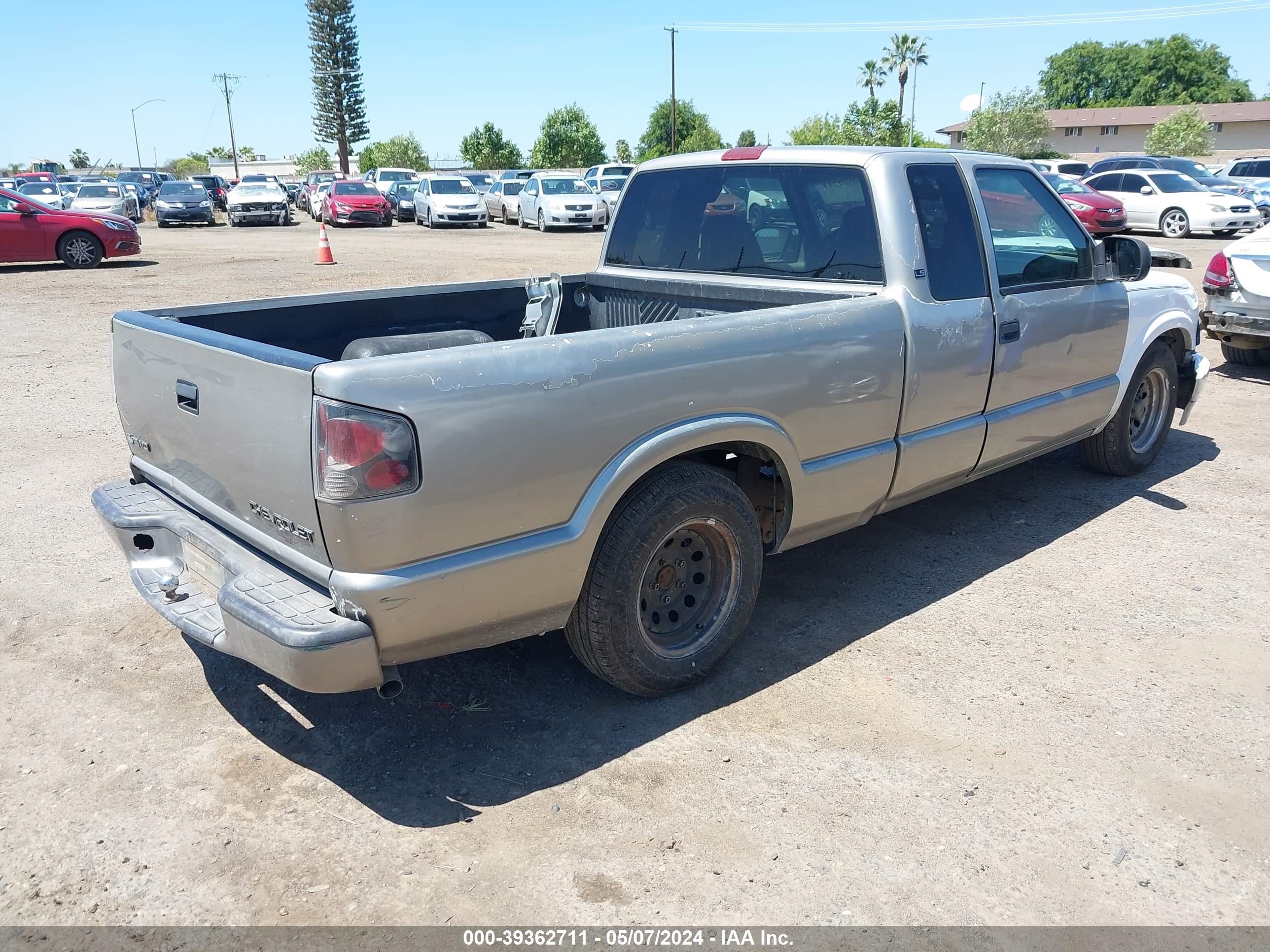 Photo 3 VIN: 1GCCS19W418237792 - CHEVROLET S-10 PICKUP 