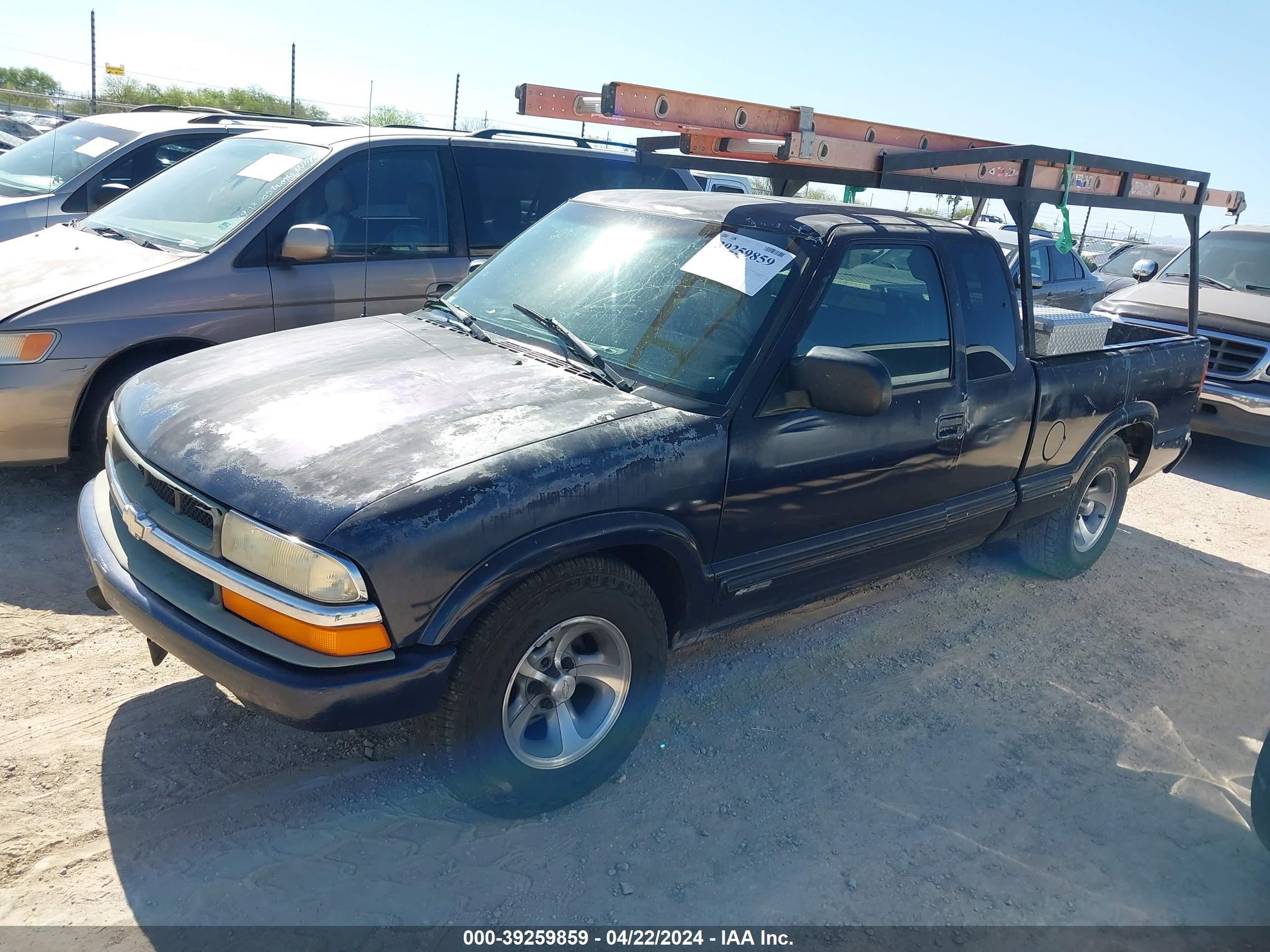 Photo 1 VIN: 1GCCS19W4Y8161470 - CHEVROLET S-10 PICKUP 