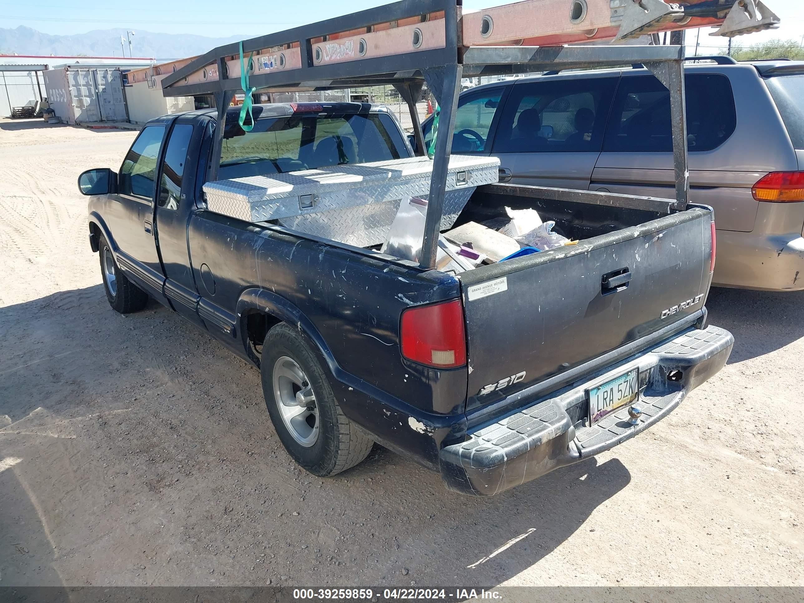 Photo 2 VIN: 1GCCS19W4Y8161470 - CHEVROLET S-10 PICKUP 