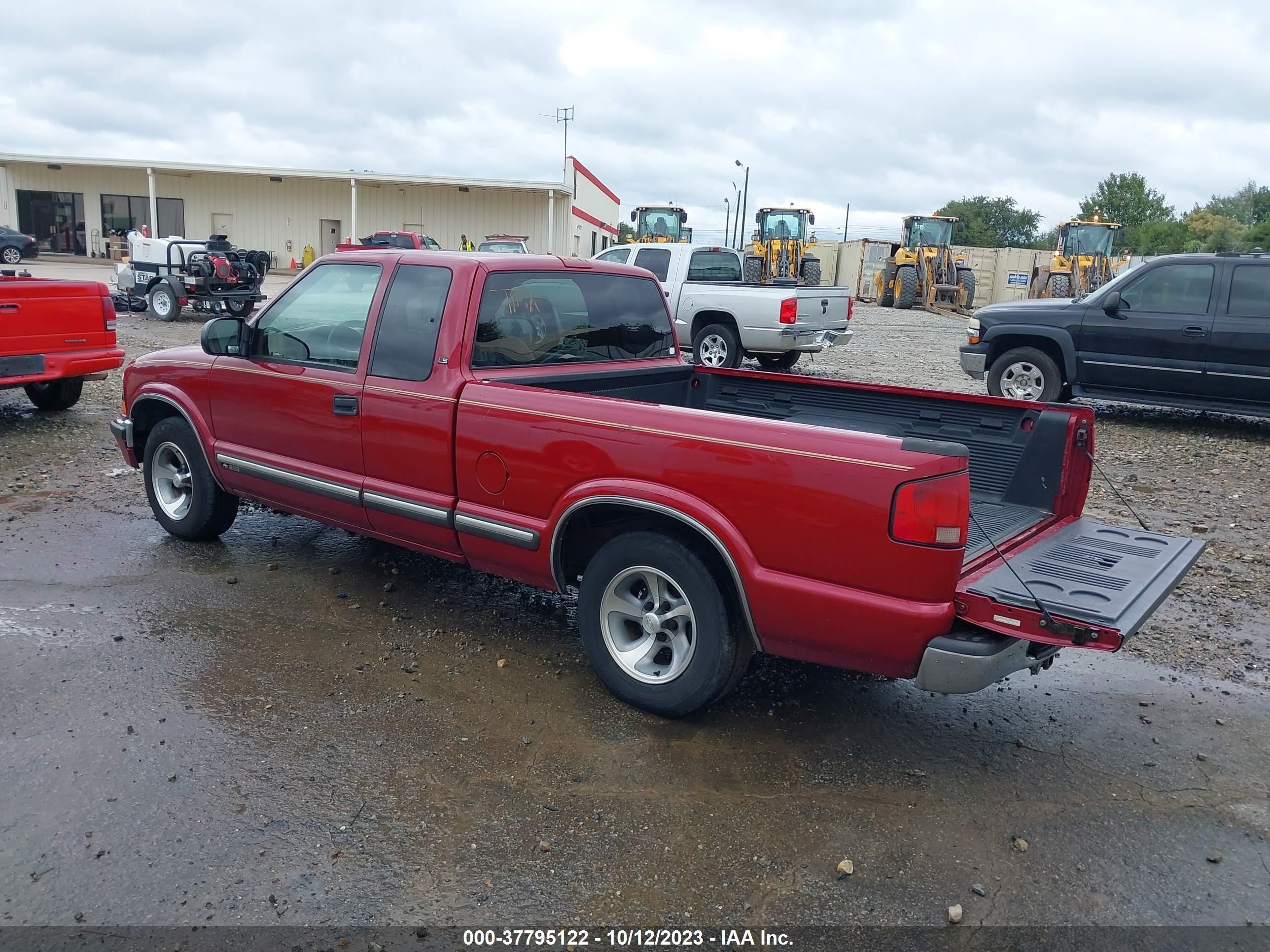 Photo 2 VIN: 1GCCS19W518174623 - CHEVROLET S-10 PICKUP 