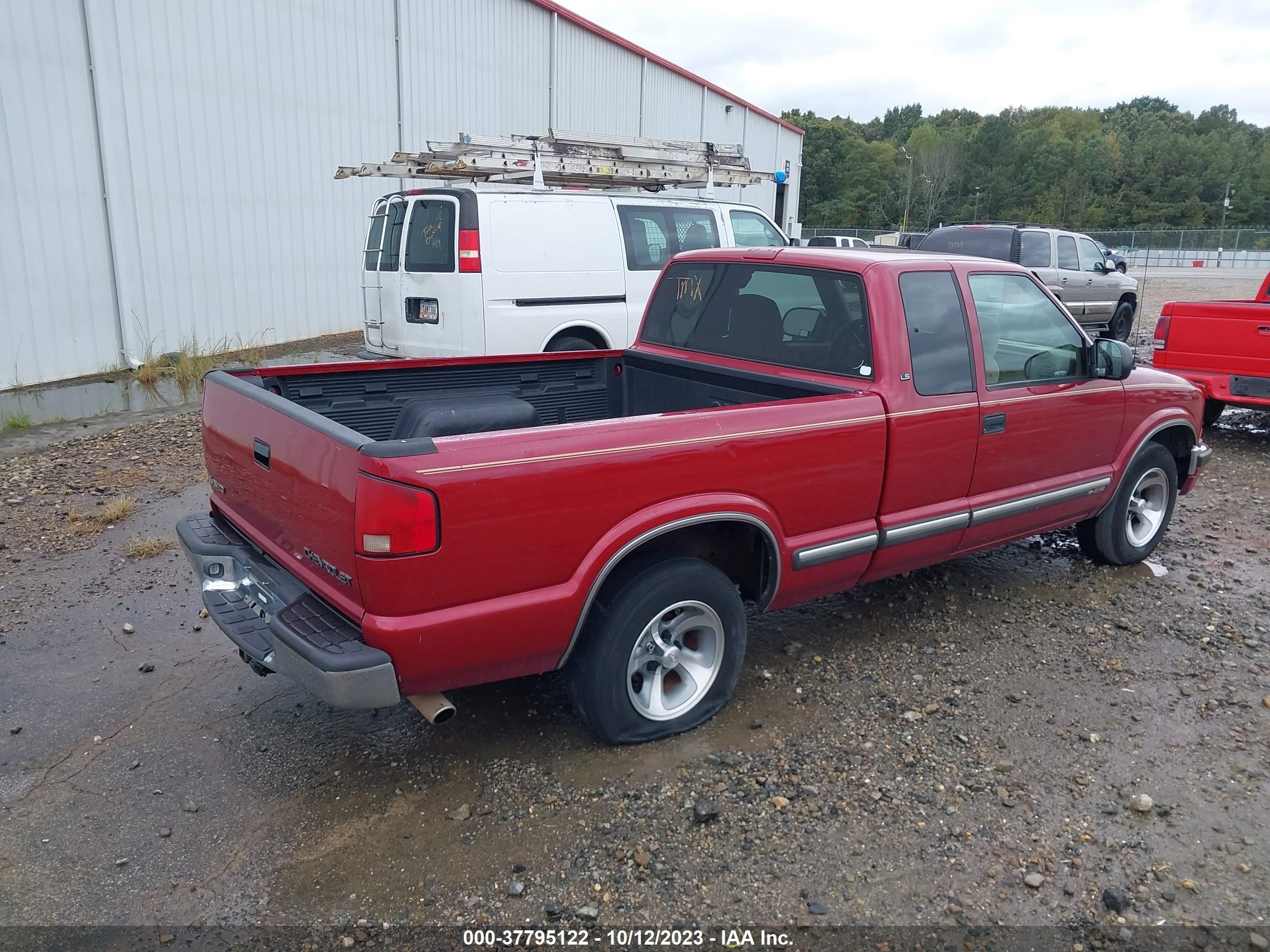 Photo 3 VIN: 1GCCS19W518174623 - CHEVROLET S-10 PICKUP 