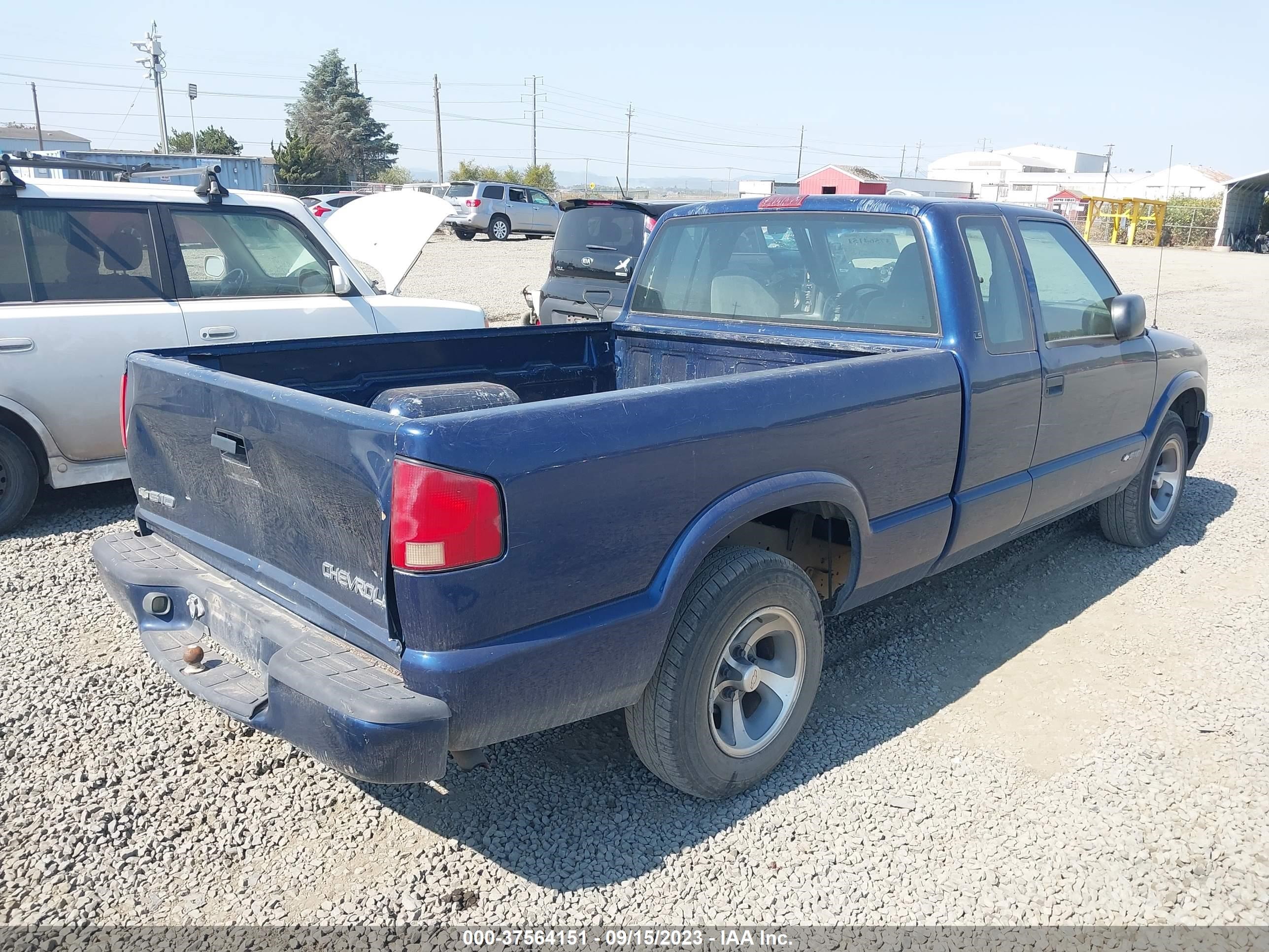 Photo 3 VIN: 1GCCS19W51K158201 - CHEVROLET S-10 PICKUP 