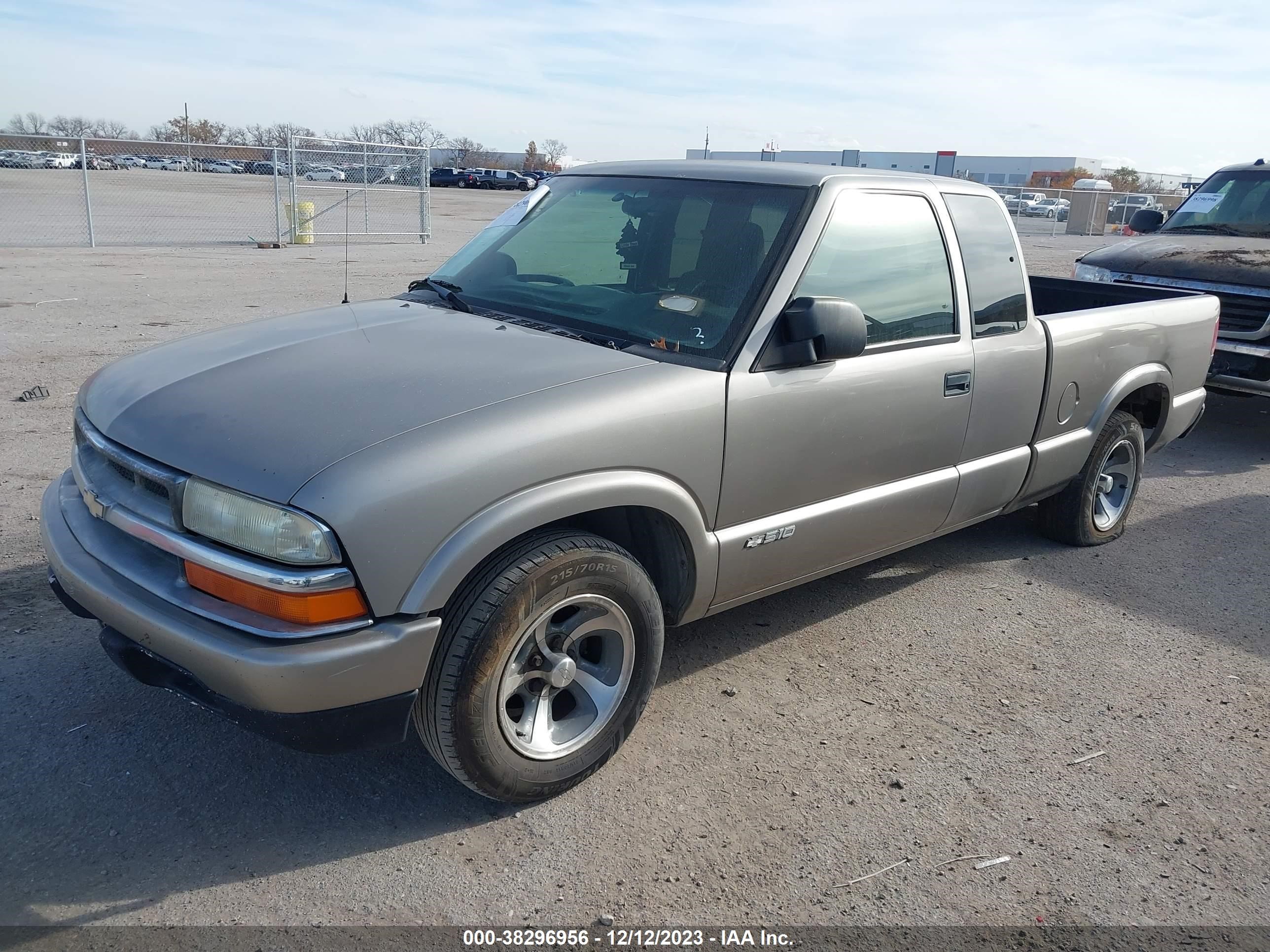 Photo 1 VIN: 1GCCS19W528221800 - CHEVROLET S-10 PICKUP 