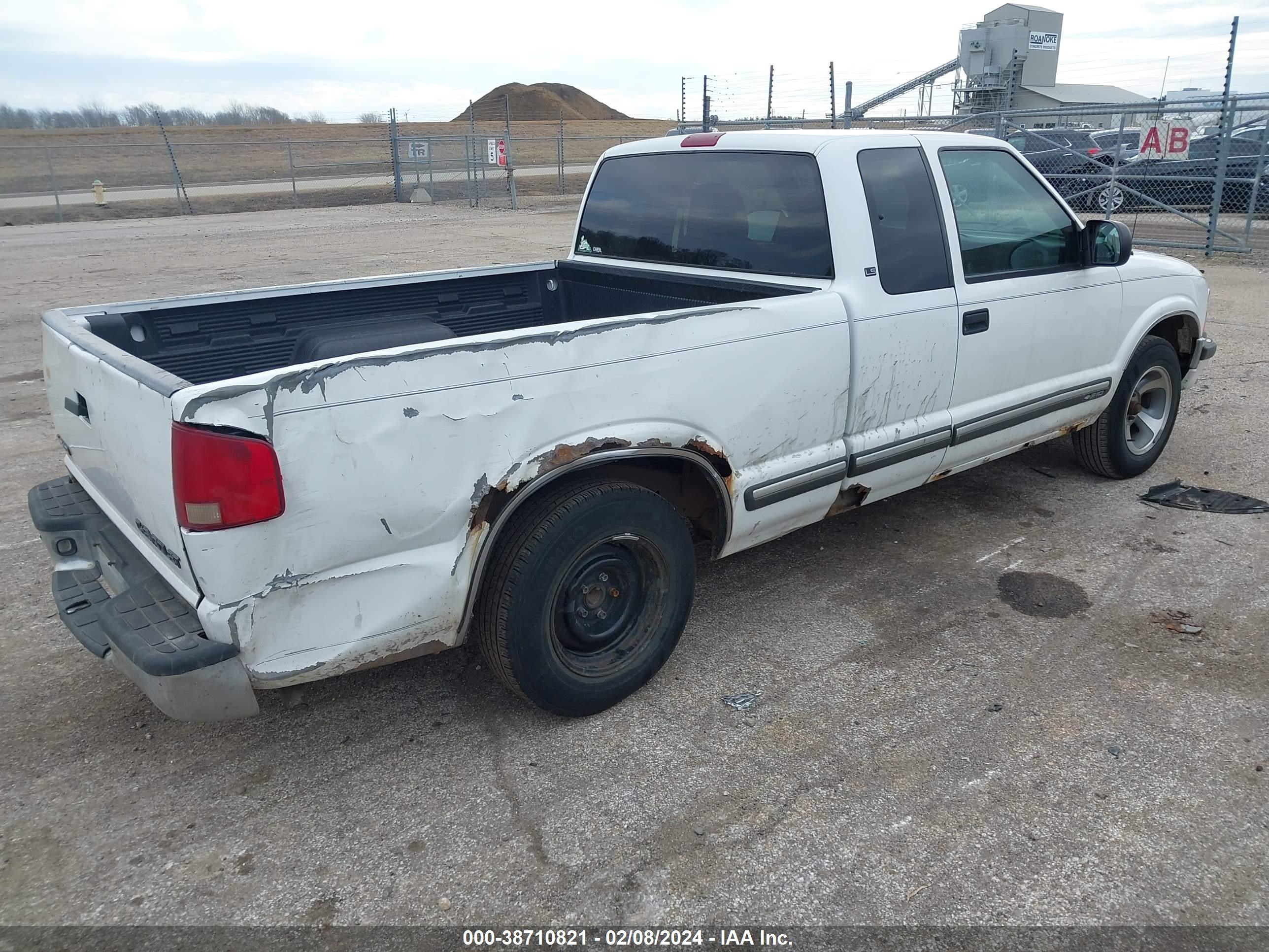 Photo 3 VIN: 1GCCS19W618100238 - CHEVROLET S-10 PICKUP 