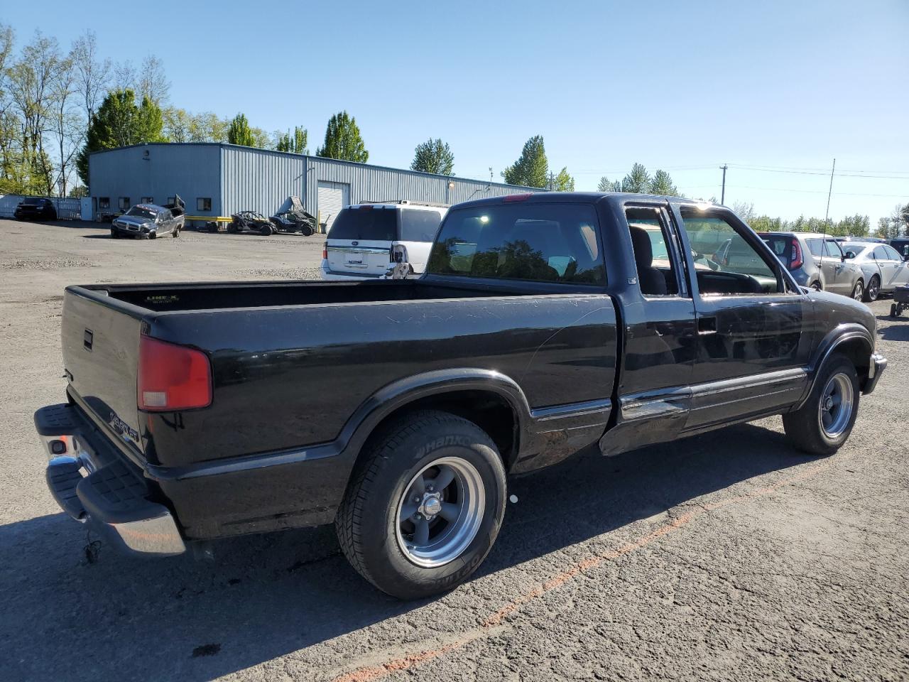 Photo 2 VIN: 1GCCS19W928247980 - CHEVROLET S-10 PICKUP 