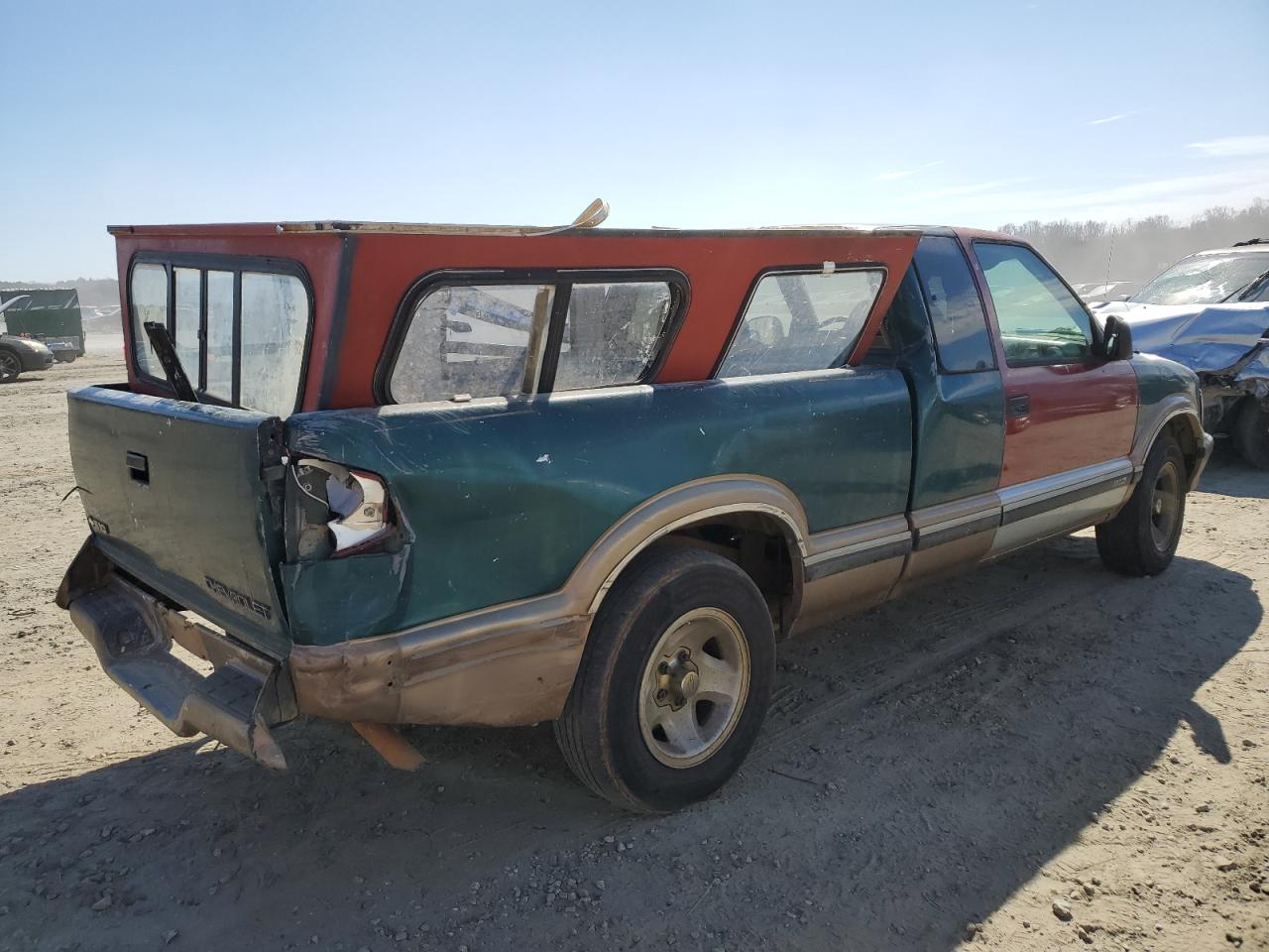 Photo 2 VIN: 1GCCS19X0T8204994 - CHEVROLET S-10 PICKUP 