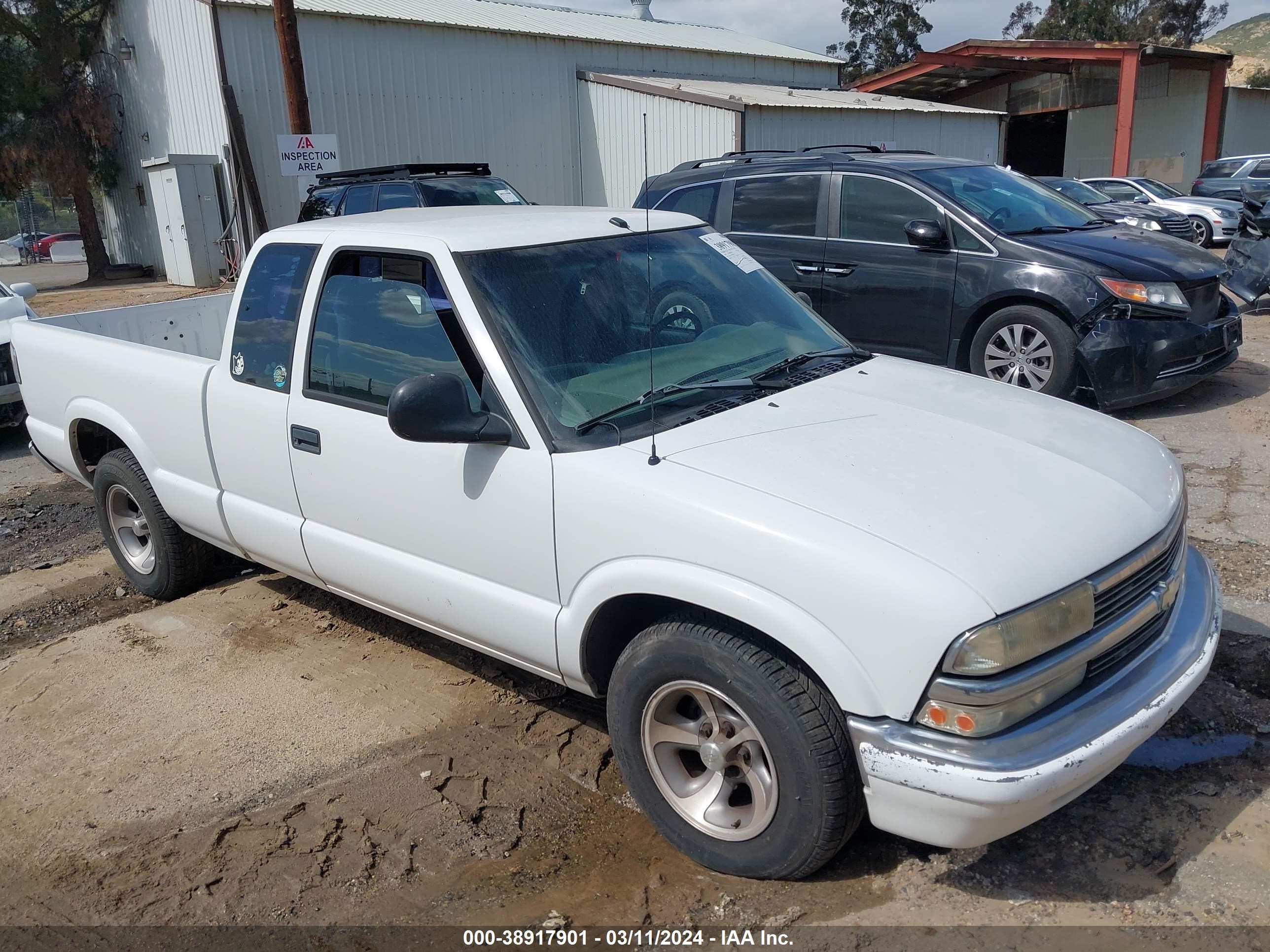 Photo 0 VIN: 1GCCS19X0W8182631 - CHEVROLET S-10 PICKUP 