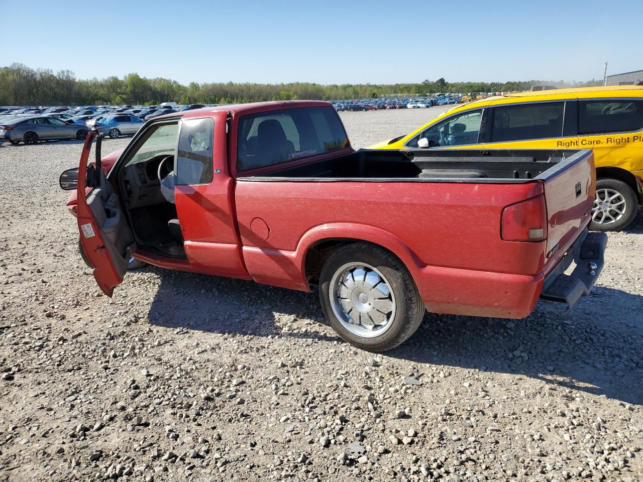 Photo 1 VIN: 1GCCS19X138158897 - CHEVROLET S-10 PICKUP 