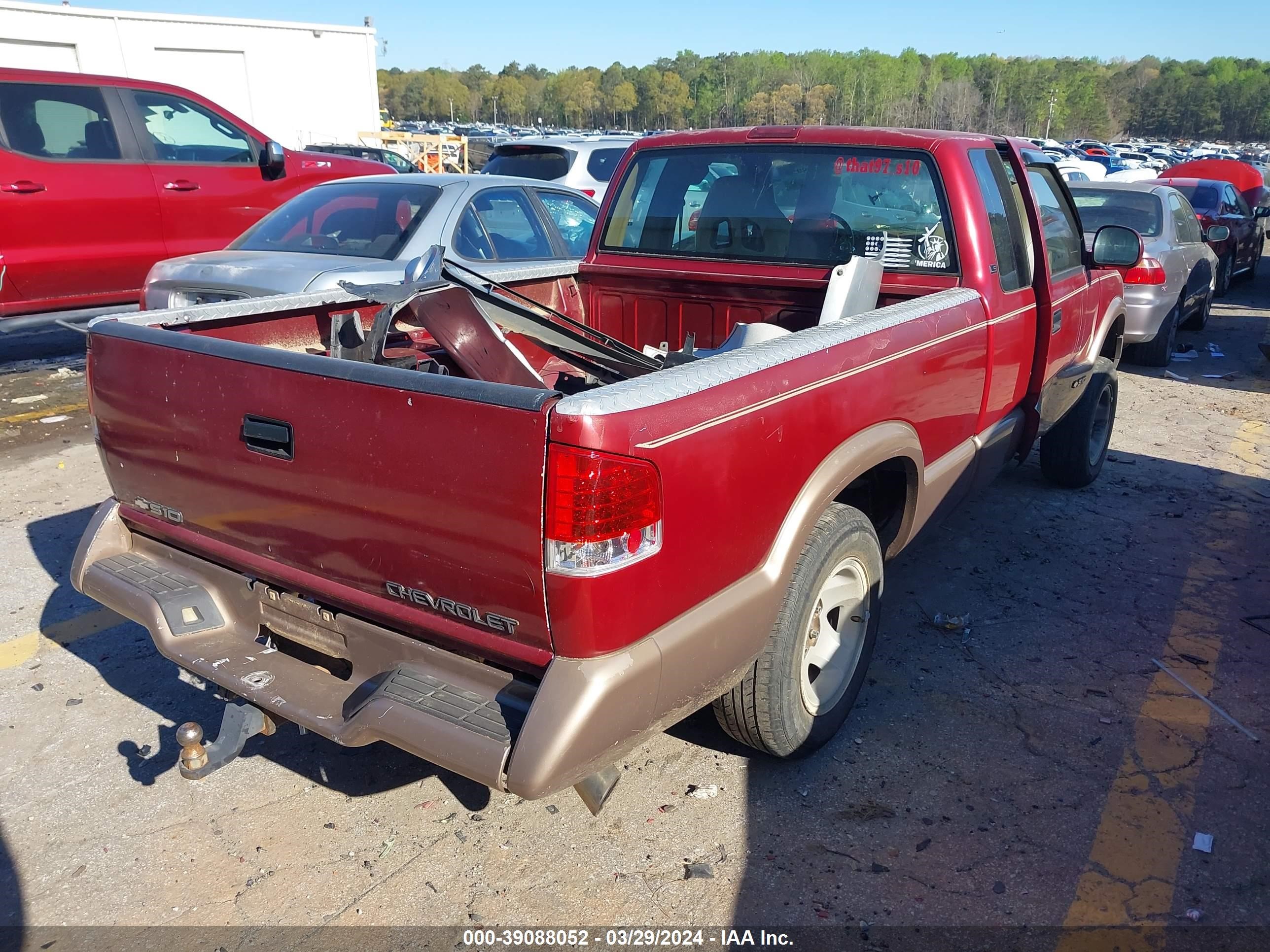 Photo 3 VIN: 1GCCS19X1V8189277 - CHEVROLET S-10 PICKUP 