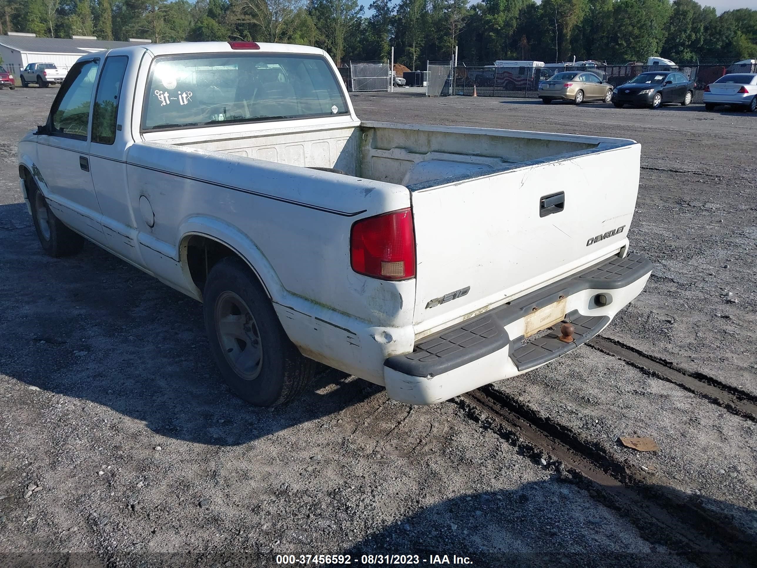 Photo 2 VIN: 1GCCS19X1W8122146 - CHEVROLET S-10 PICKUP 