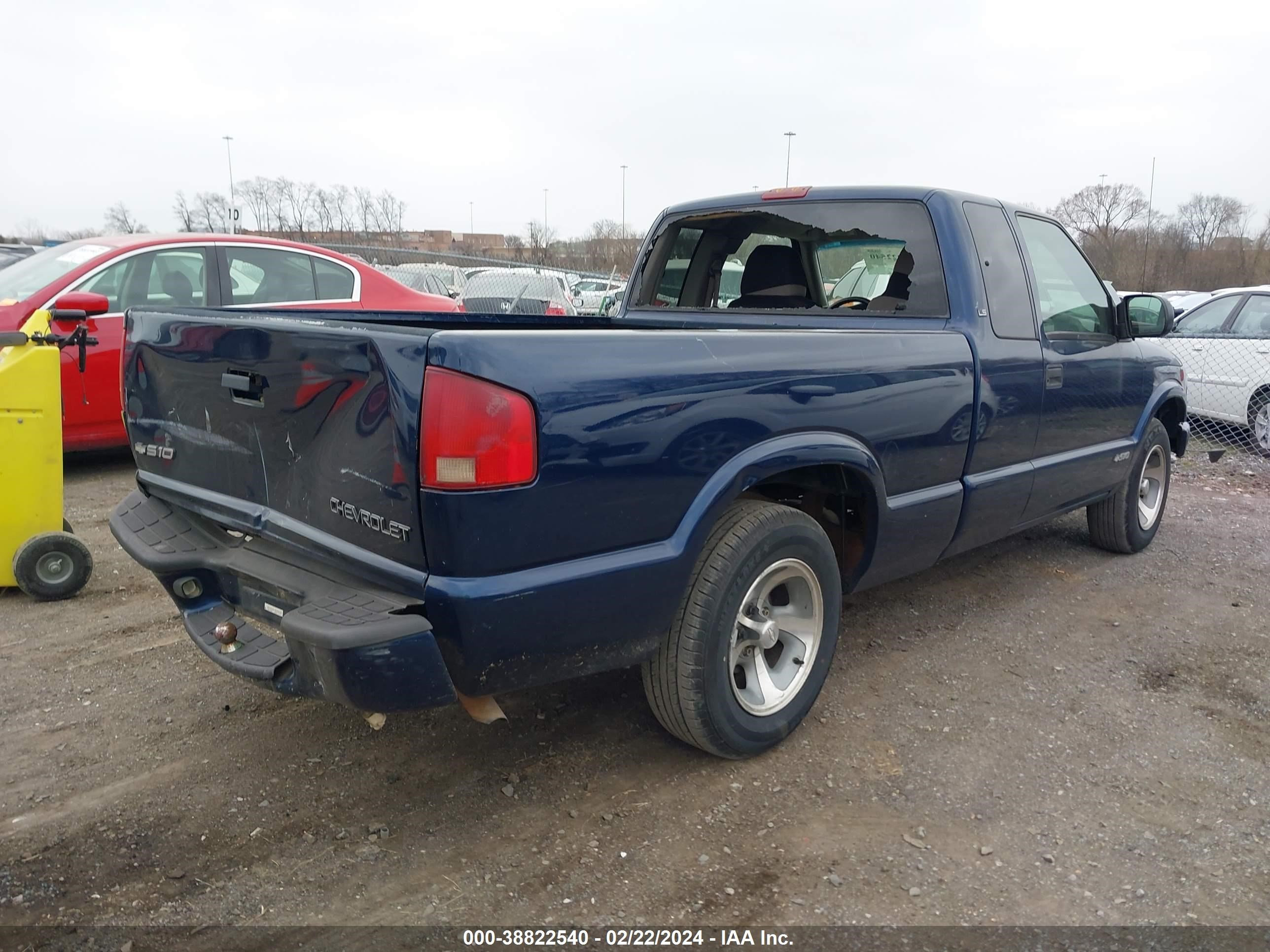 Photo 3 VIN: 1GCCS19X438116367 - CHEVROLET S-10 PICKUP 