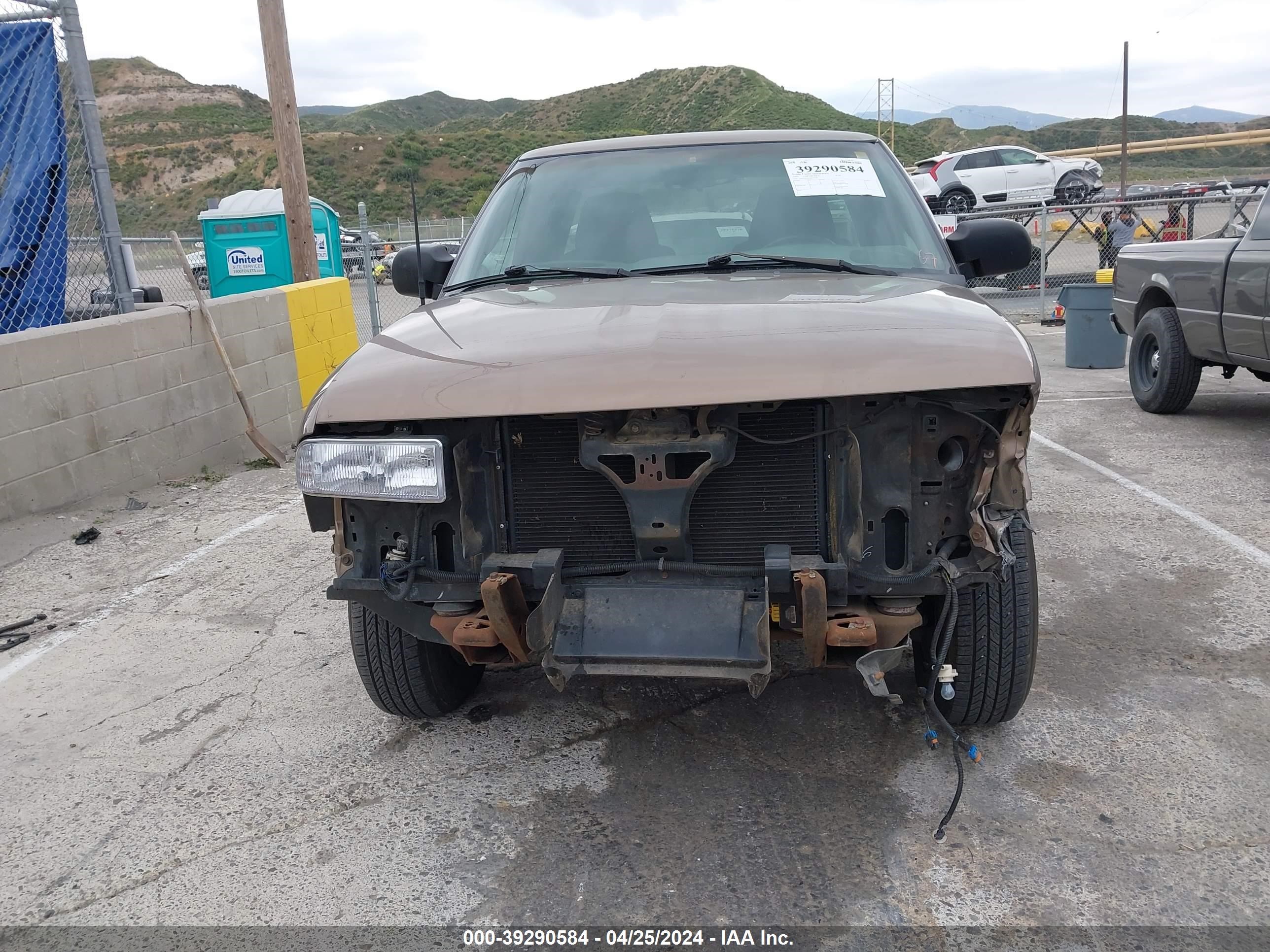 Photo 12 VIN: 1GCCS19X438234399 - CHEVROLET S-10 PICKUP 