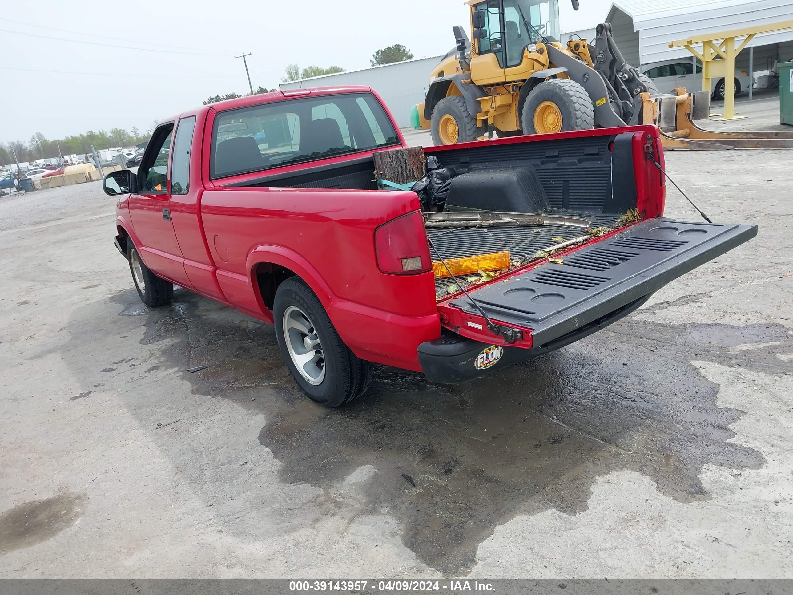 Photo 2 VIN: 1GCCS19X438290326 - CHEVROLET S-10 PICKUP 