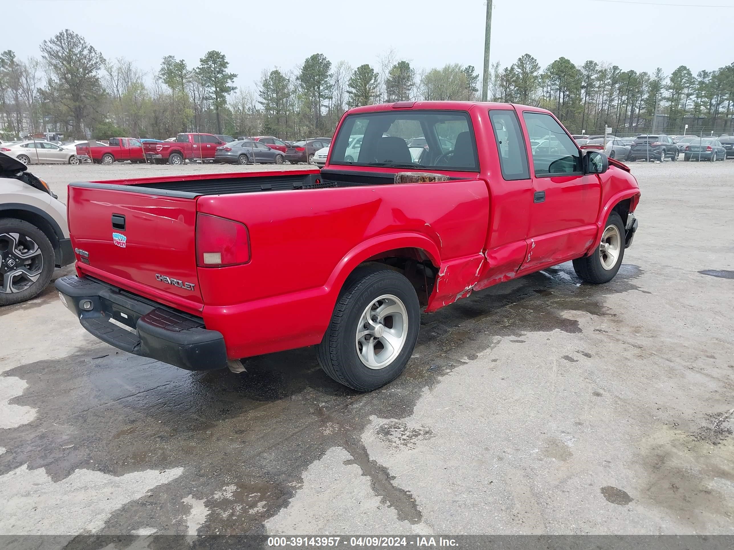 Photo 3 VIN: 1GCCS19X438290326 - CHEVROLET S-10 PICKUP 