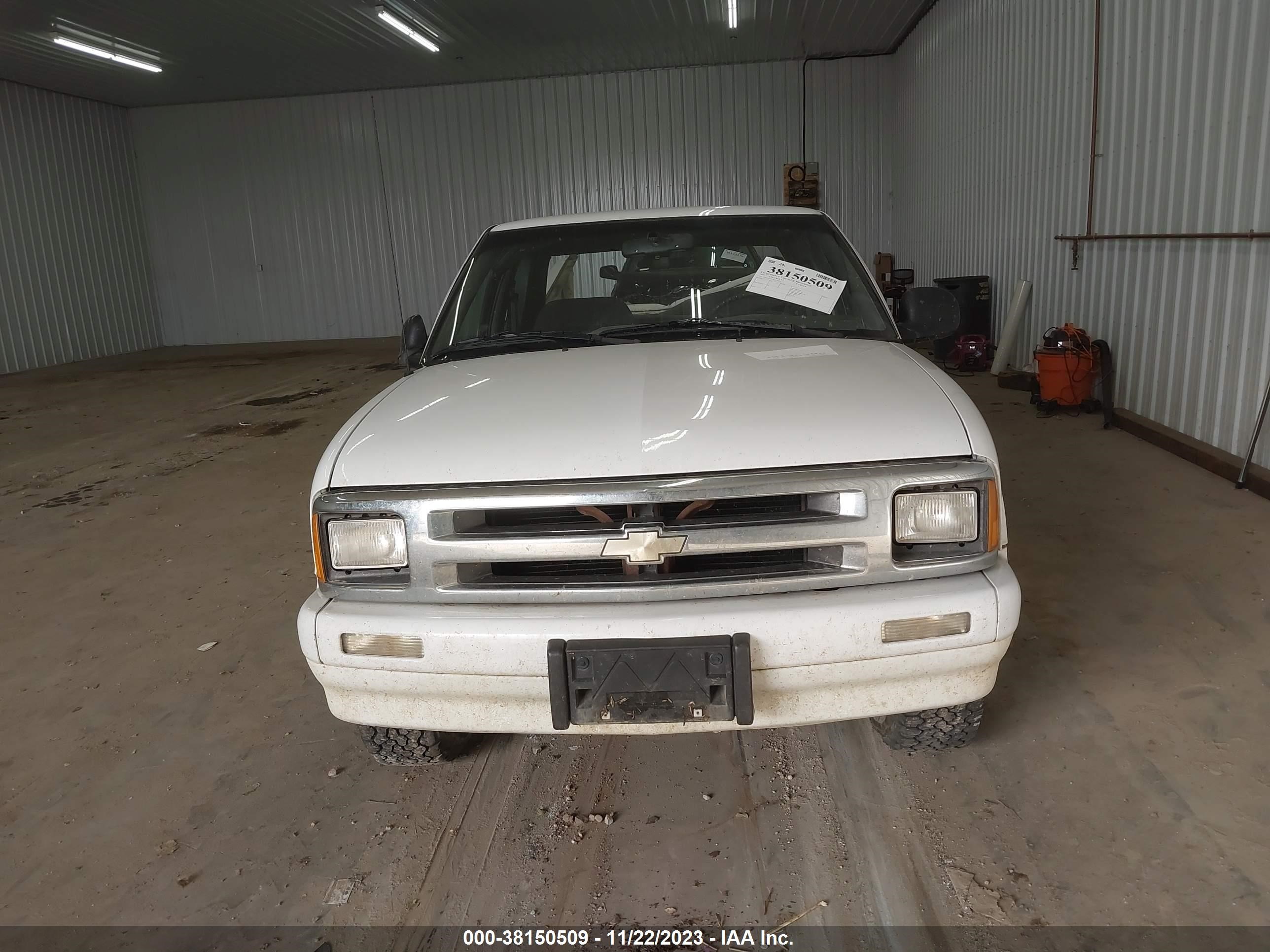 Photo 11 VIN: 1GCCS19X7V8172077 - CHEVROLET S-10 PICKUP 