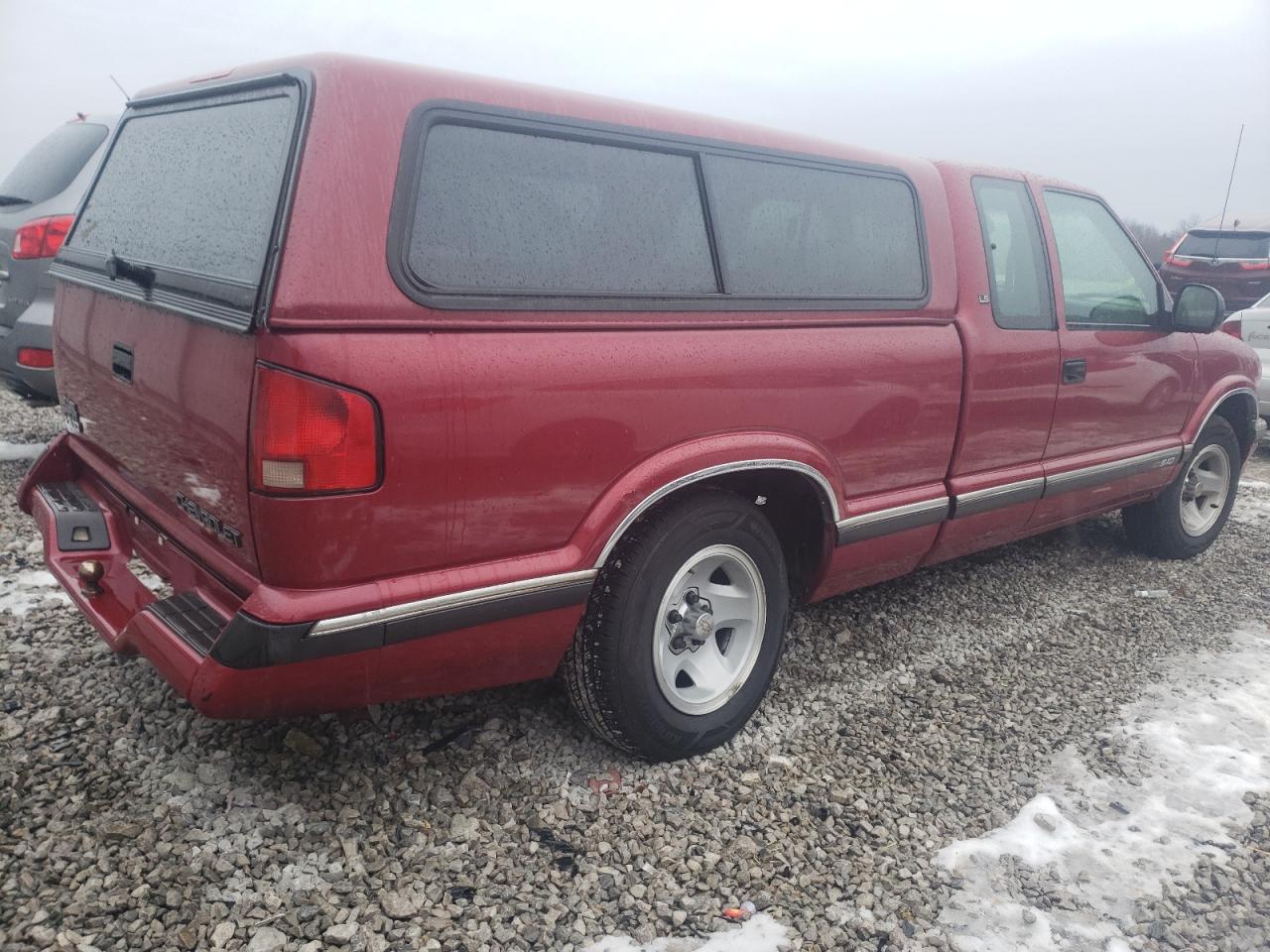 Photo 2 VIN: 1GCCS19X8T8182369 - CHEVROLET S-10 PICKUP 