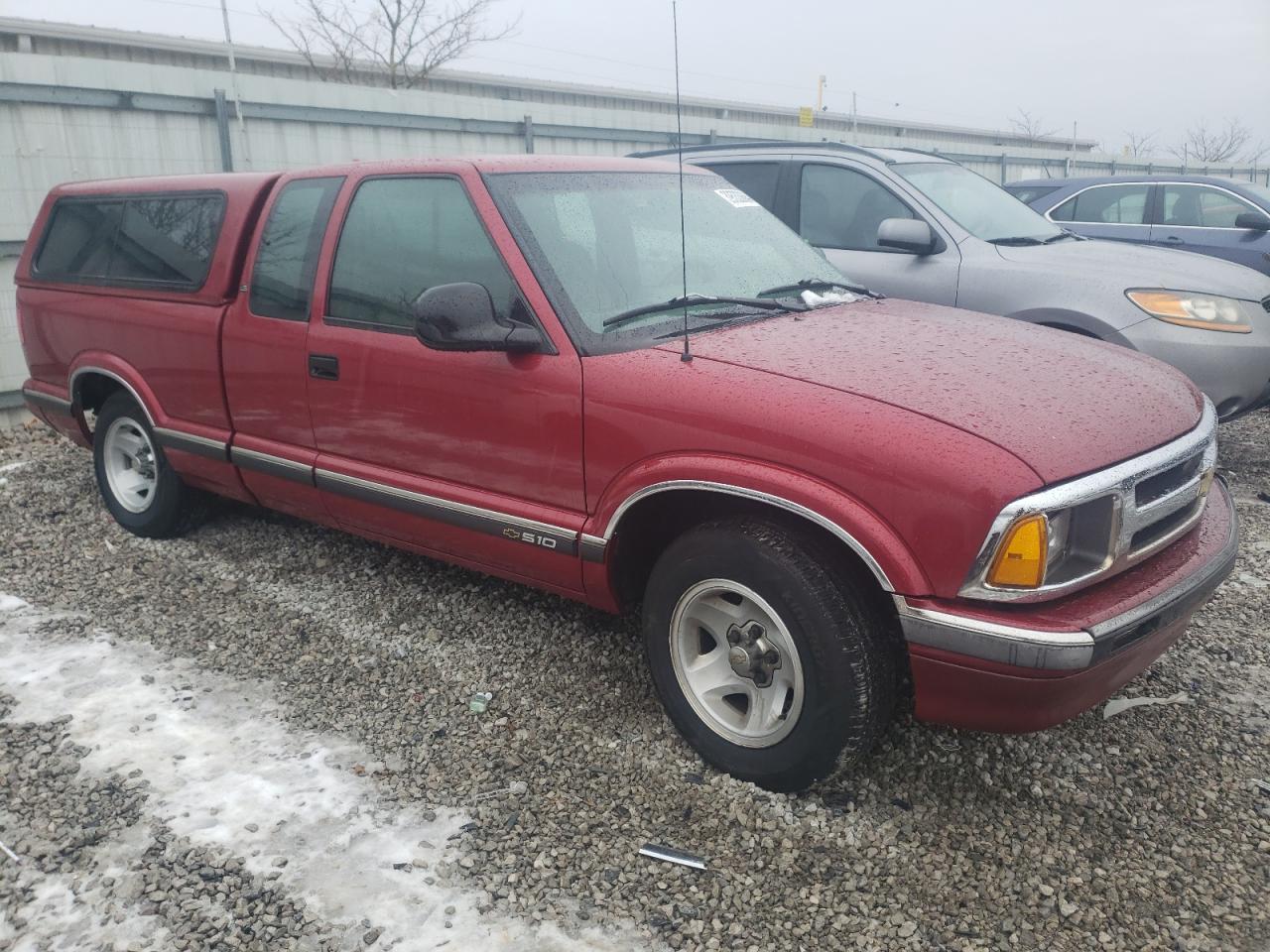 Photo 3 VIN: 1GCCS19X8T8182369 - CHEVROLET S-10 PICKUP 