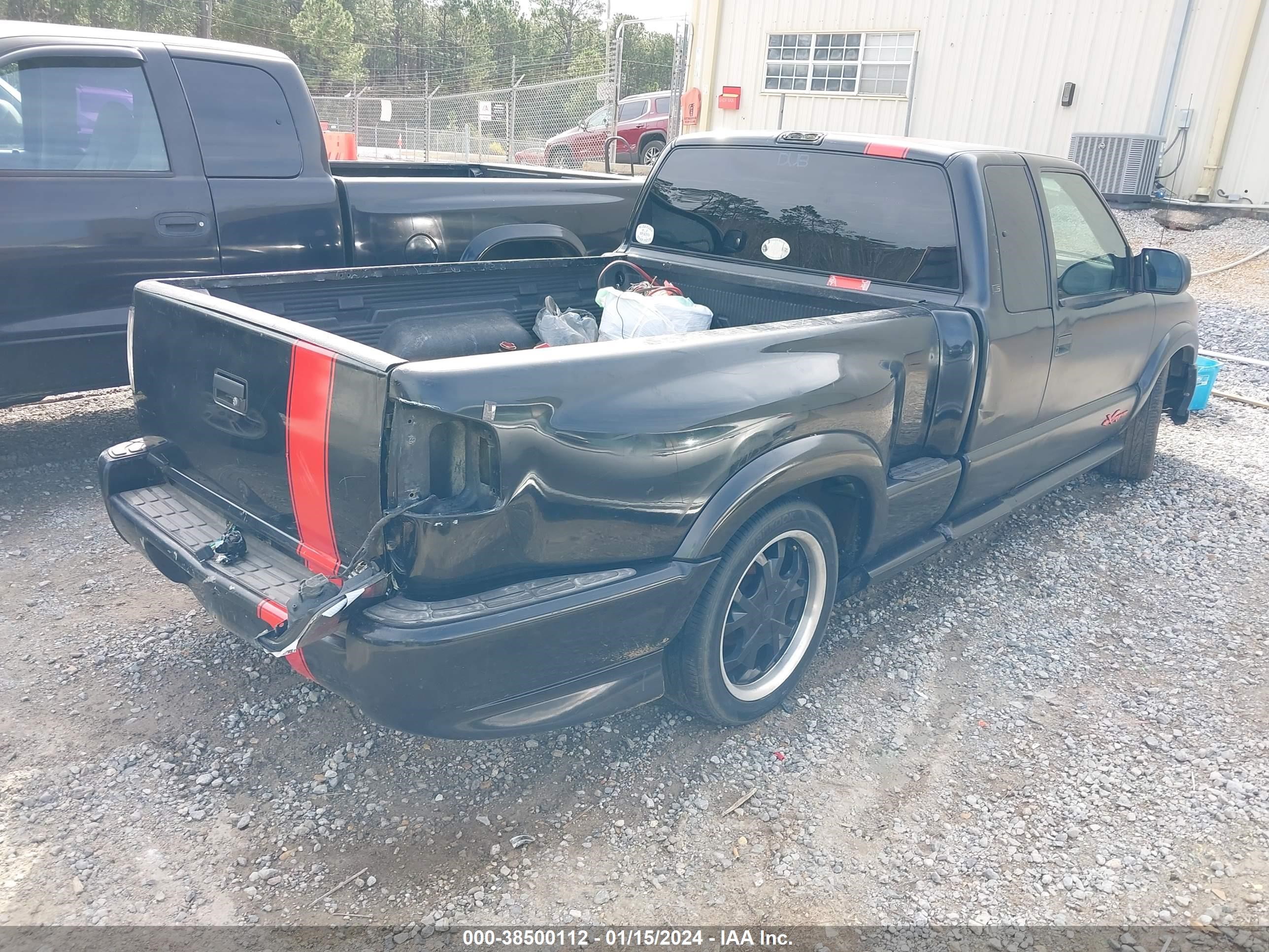 Photo 3 VIN: 1GCCS19X938168934 - CHEVROLET S-10 PICKUP 