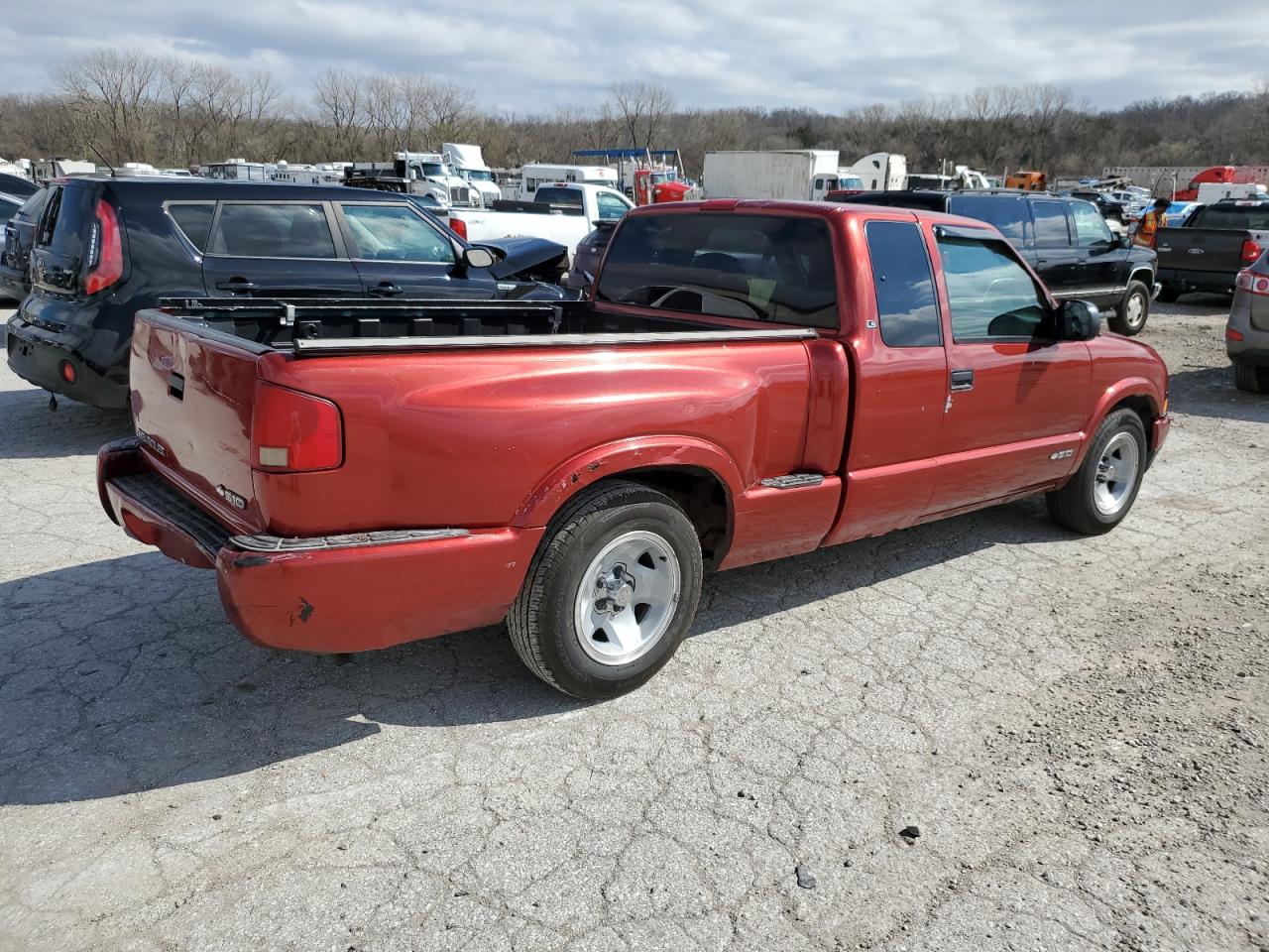 Photo 2 VIN: 1GCCS19X9W8142077 - CHEVROLET S-10 PICKUP 