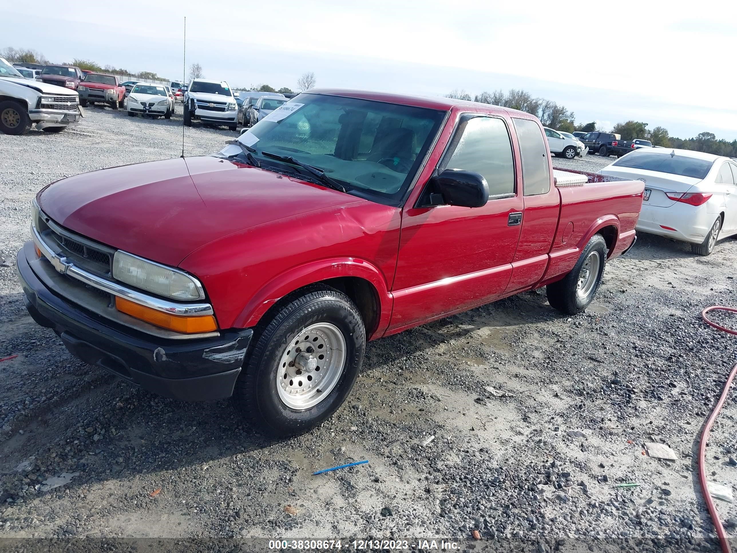 Photo 1 VIN: 1GCCS19XX38176279 - CHEVROLET S-10 PICKUP 