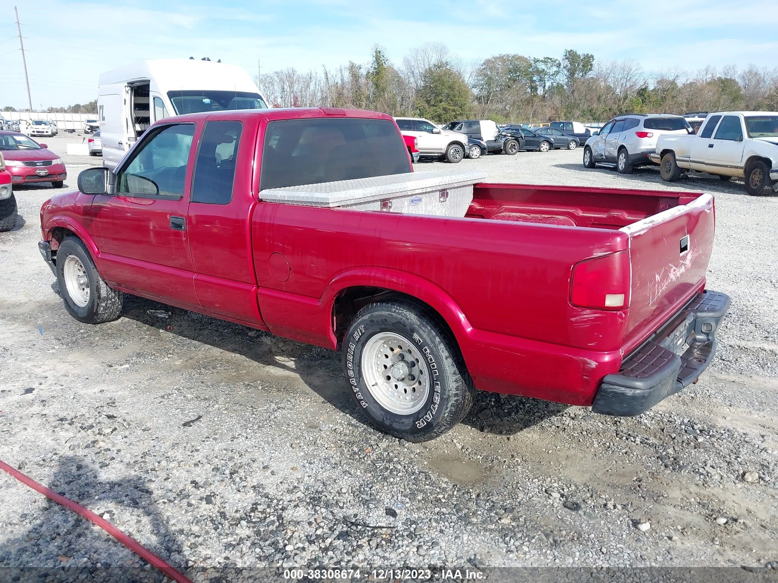 Photo 2 VIN: 1GCCS19XX38176279 - CHEVROLET S-10 PICKUP 