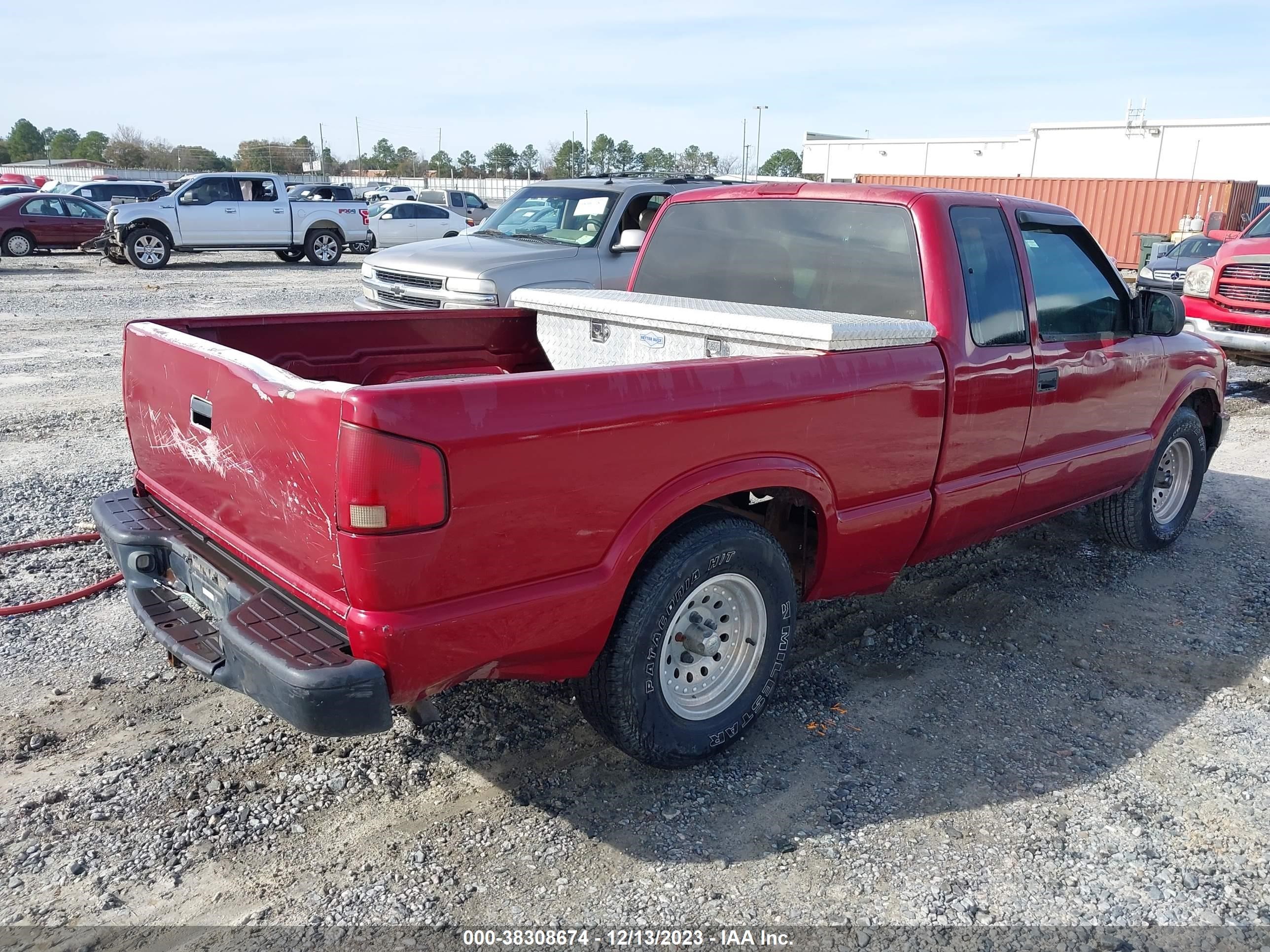 Photo 3 VIN: 1GCCS19XX38176279 - CHEVROLET S-10 PICKUP 