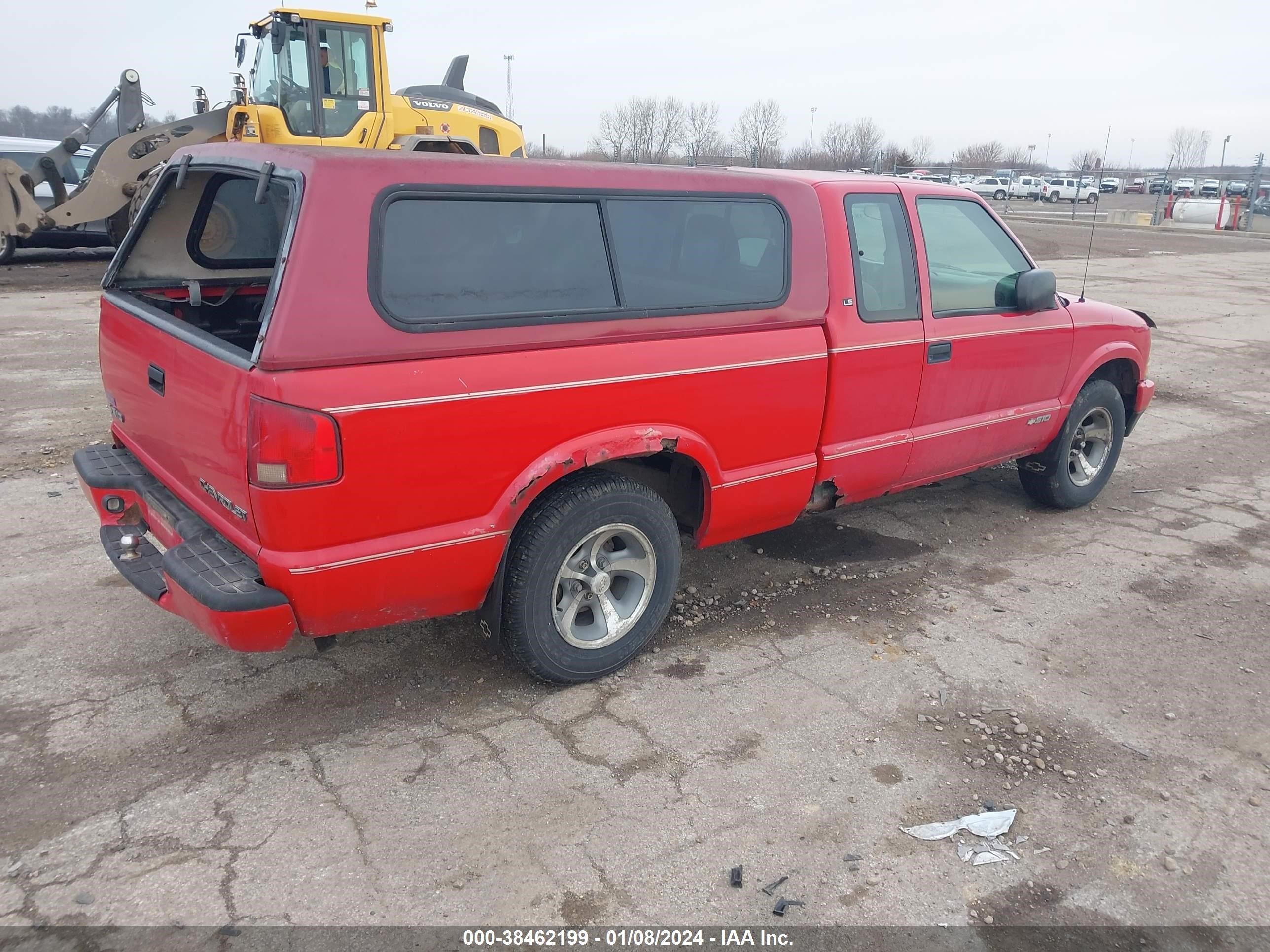 Photo 3 VIN: 1GCCS19XX38197844 - CHEVROLET S-10 PICKUP 