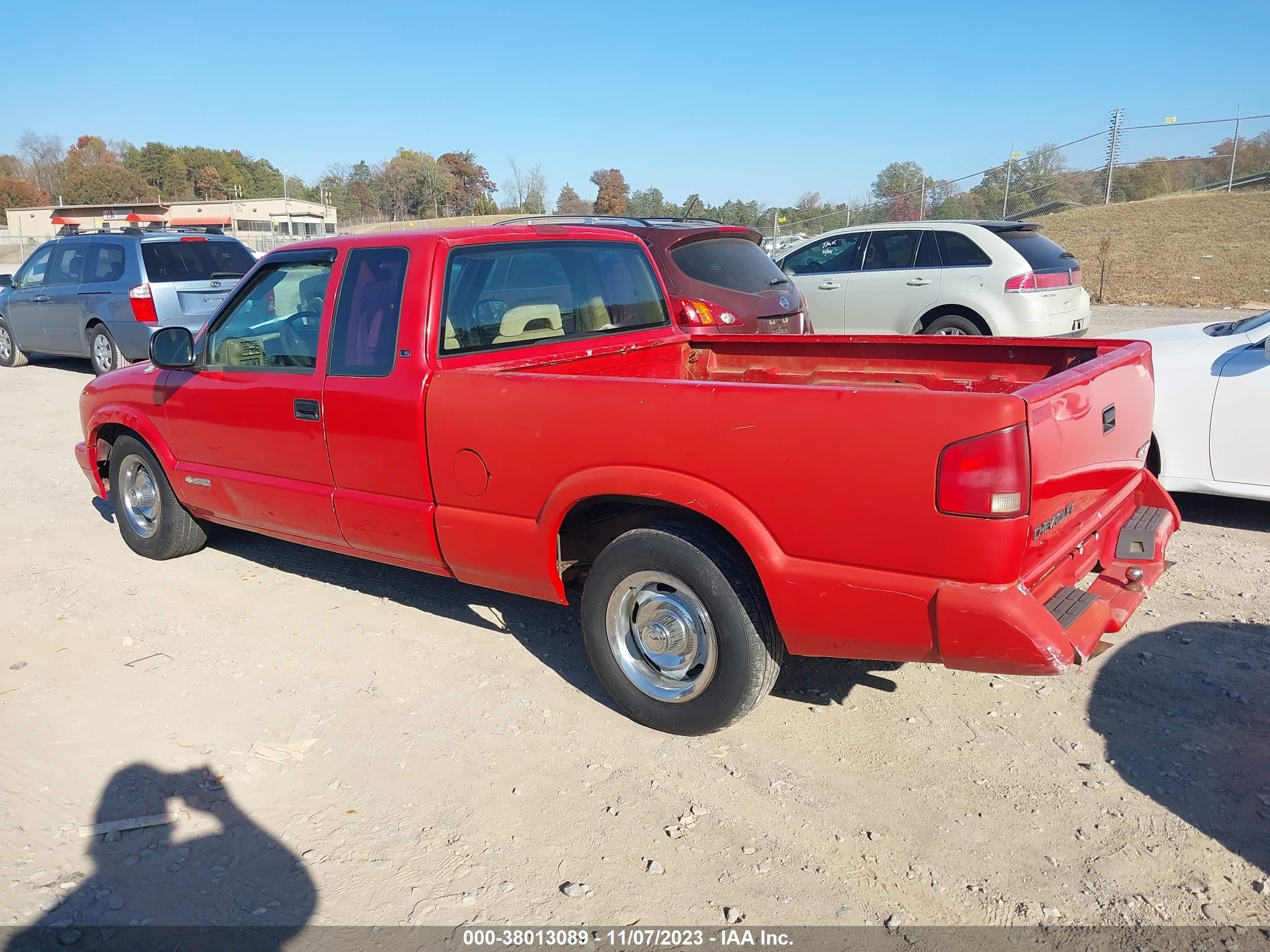 Photo 2 VIN: 1GCCS19XXV8129059 - CHEVROLET S-10 PICKUP 