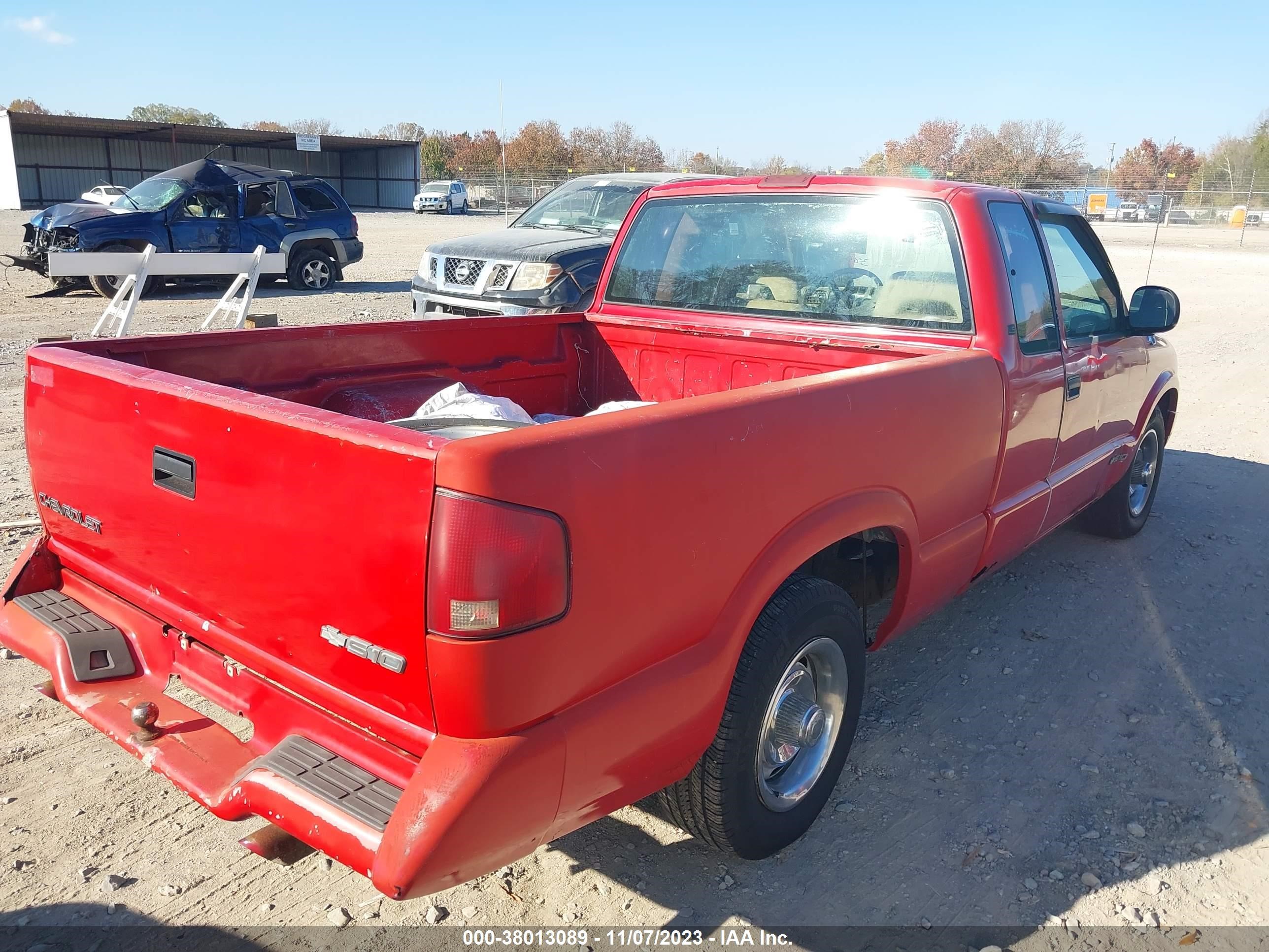 Photo 3 VIN: 1GCCS19XXV8129059 - CHEVROLET S-10 PICKUP 