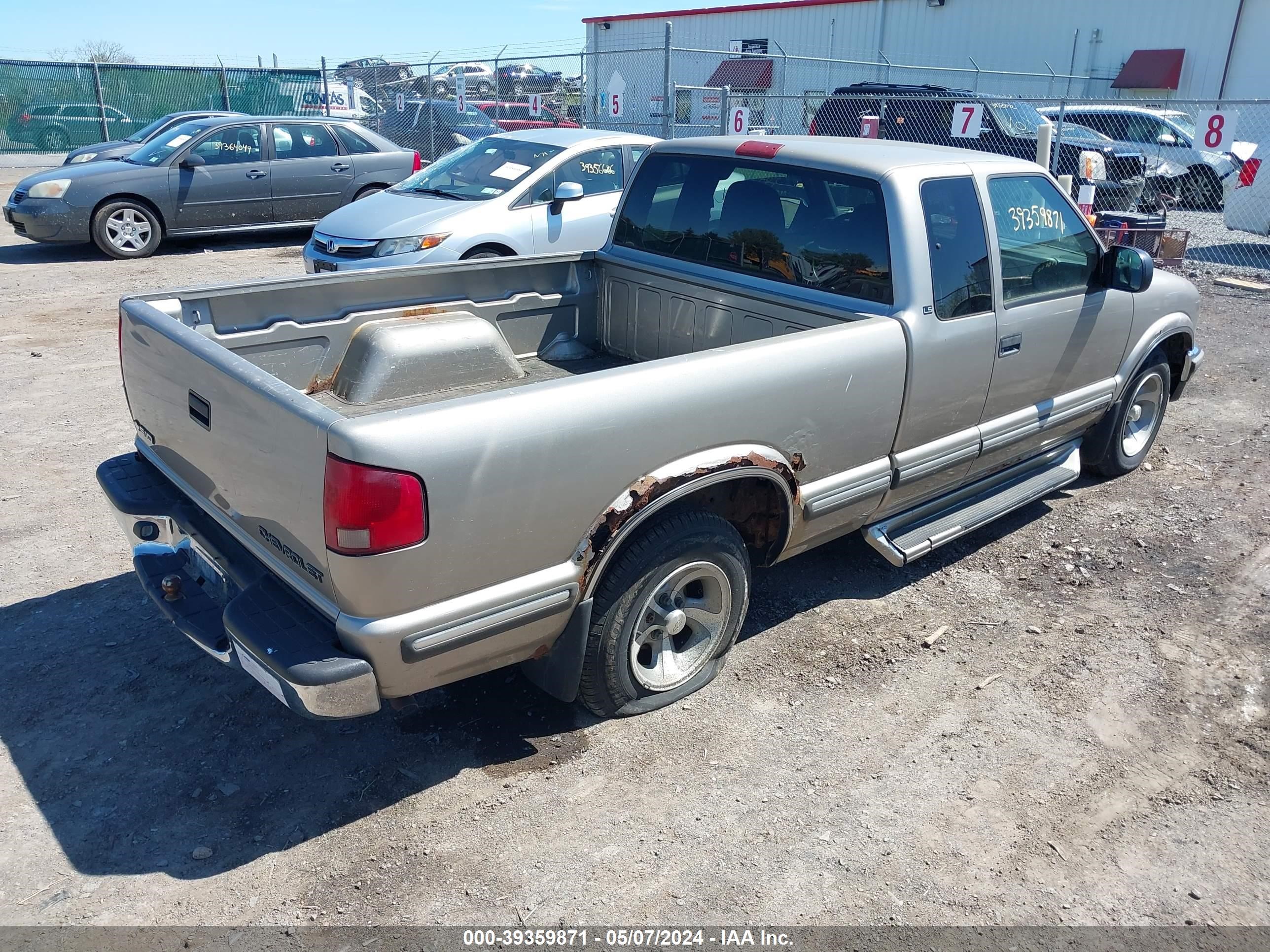 Photo 3 VIN: 1GCCS19XXX8207164 - CHEVROLET S-10 PICKUP 