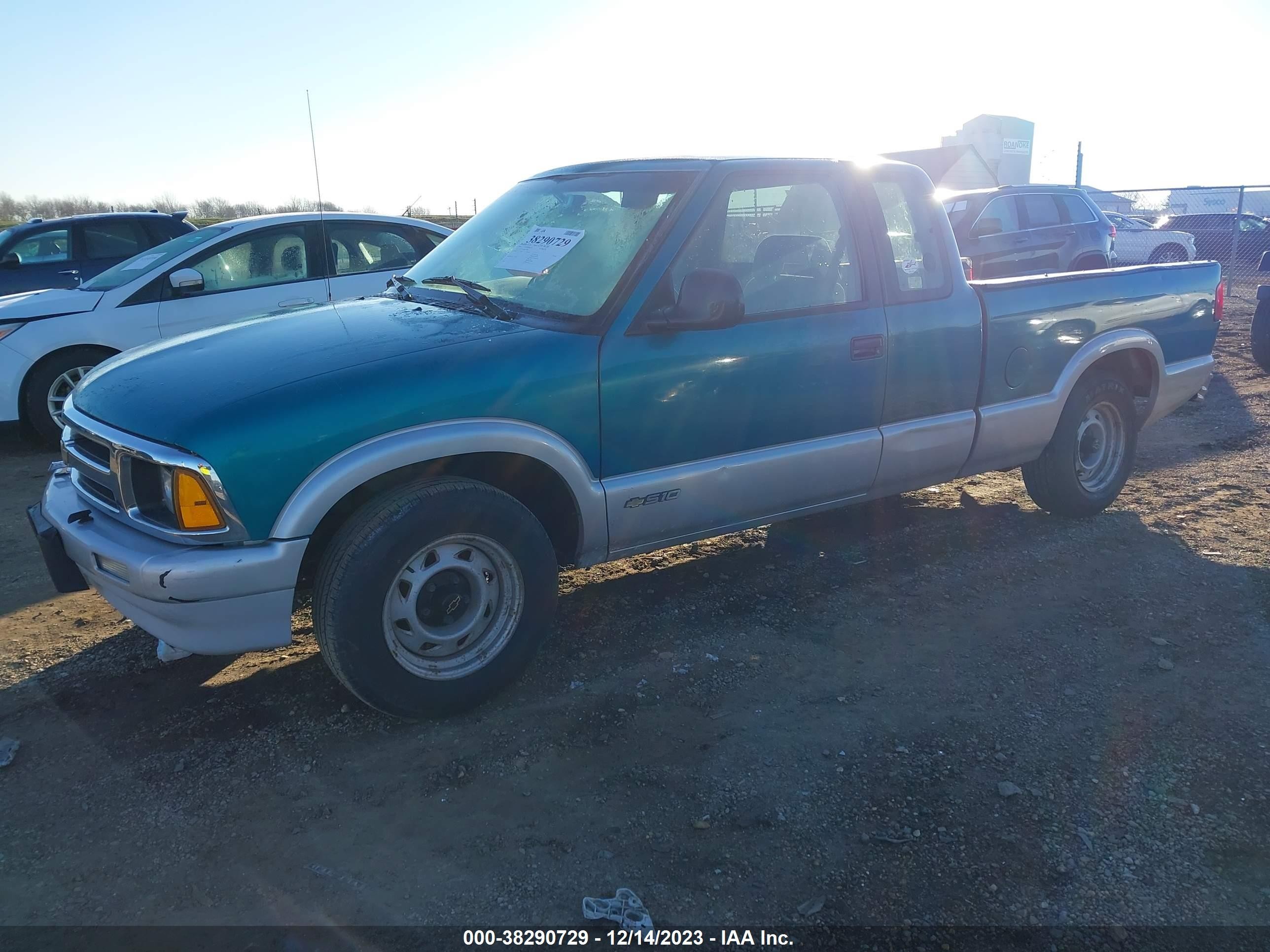 Photo 1 VIN: 1GCCS19Z0R8138683 - CHEVROLET S-10 PICKUP 