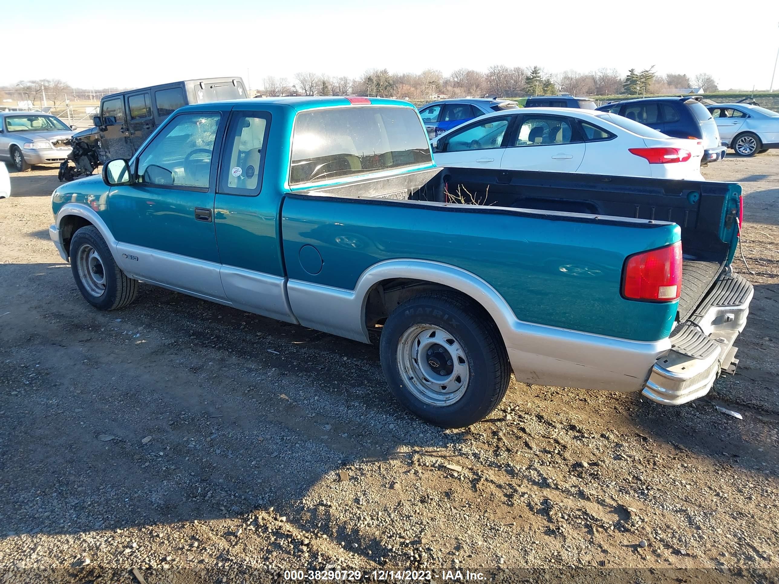 Photo 2 VIN: 1GCCS19Z0R8138683 - CHEVROLET S-10 PICKUP 